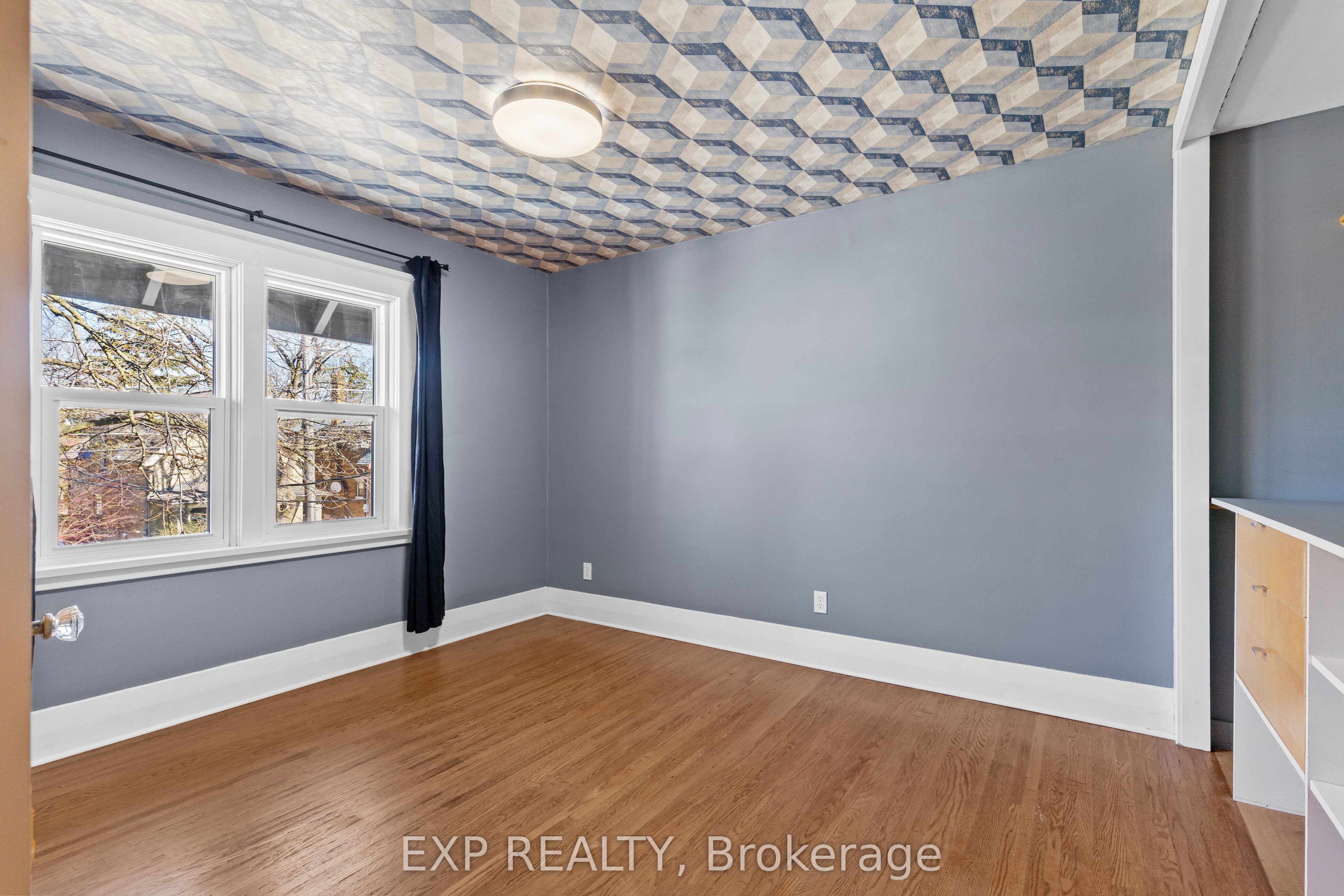 839 Dufferin Avenue Property Photo 20