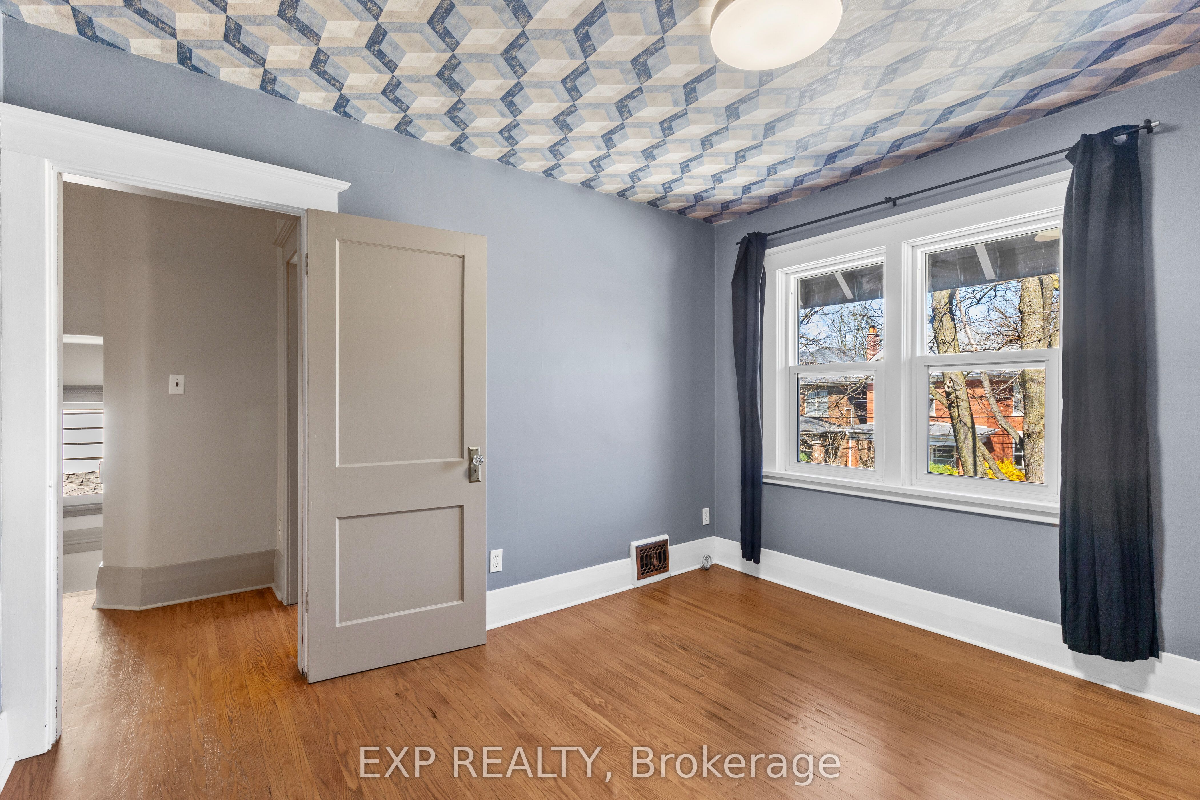 839 Dufferin Avenue Property Photo 22