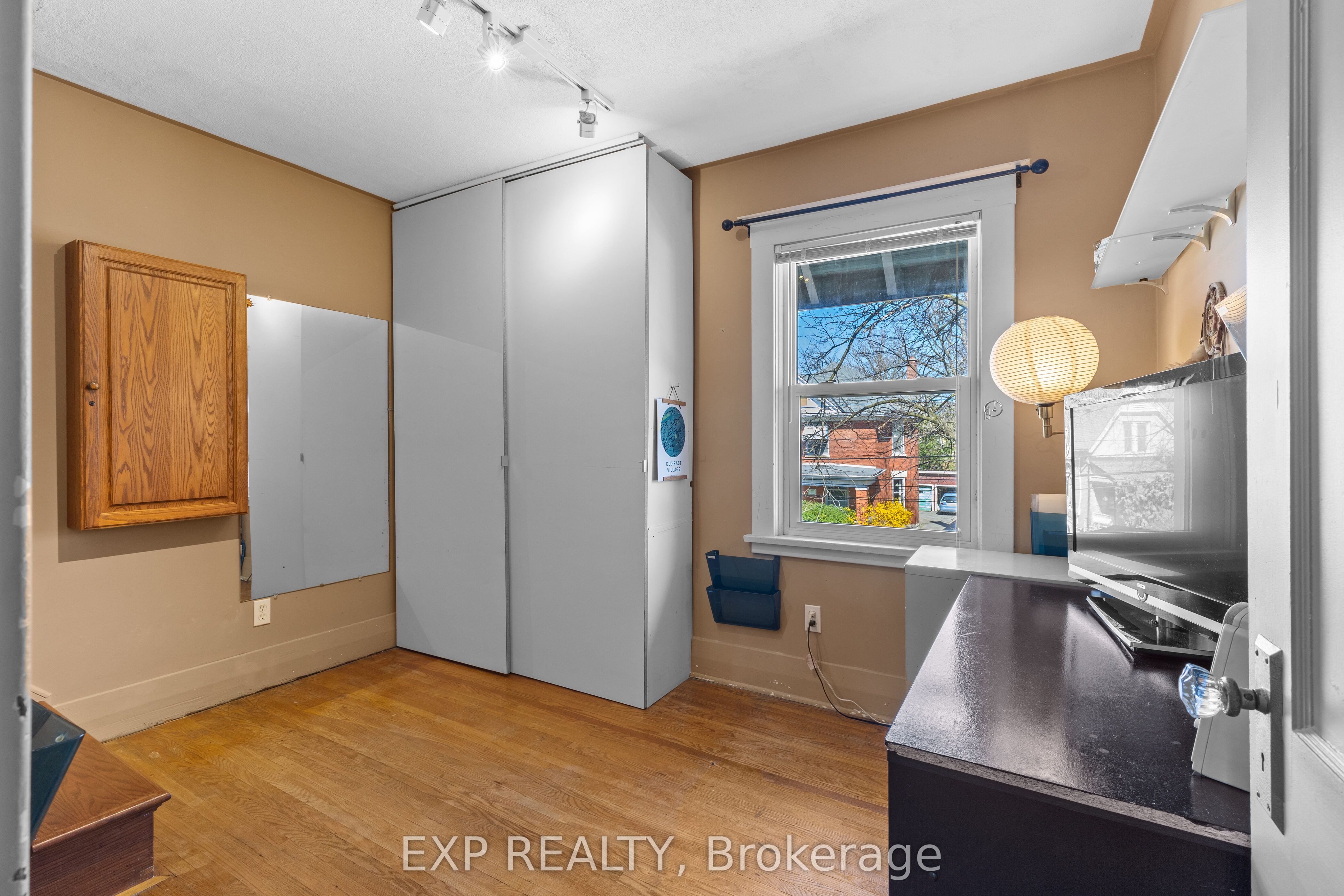 839 Dufferin Avenue Property Photo 23