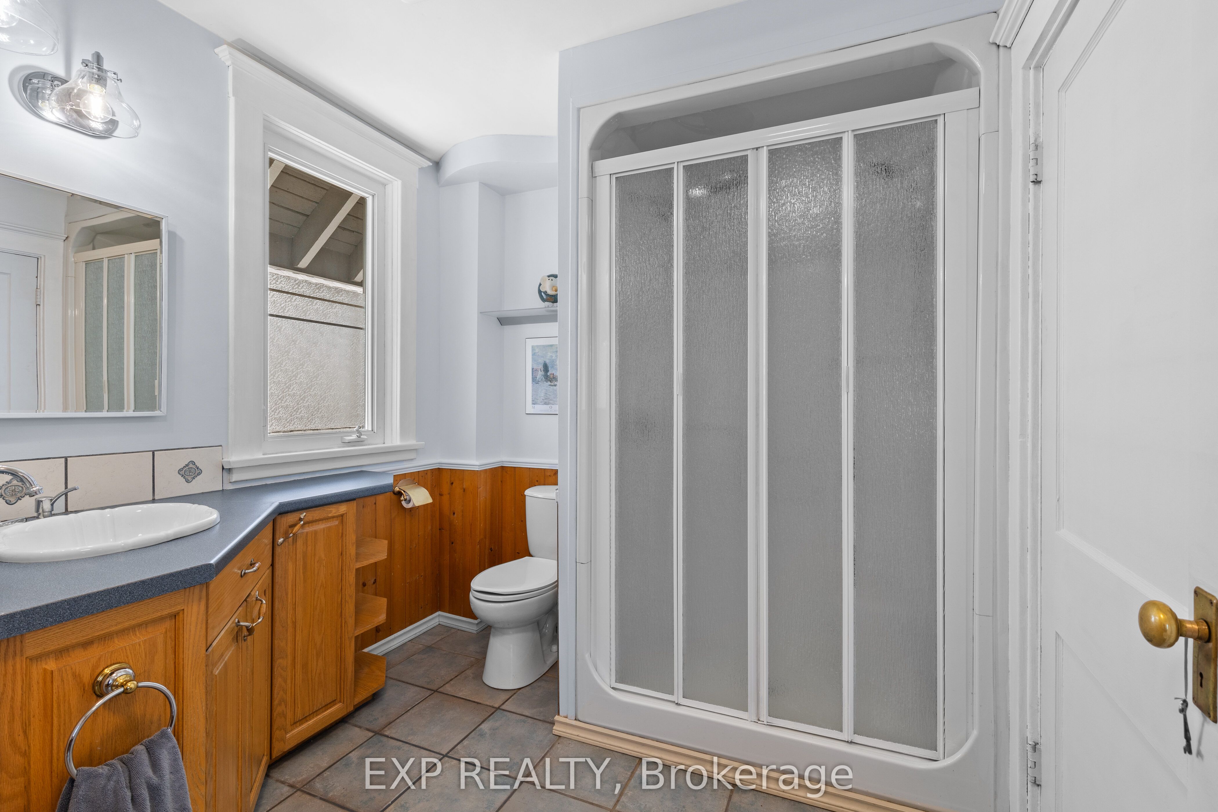 839 Dufferin Avenue Property Photo 24
