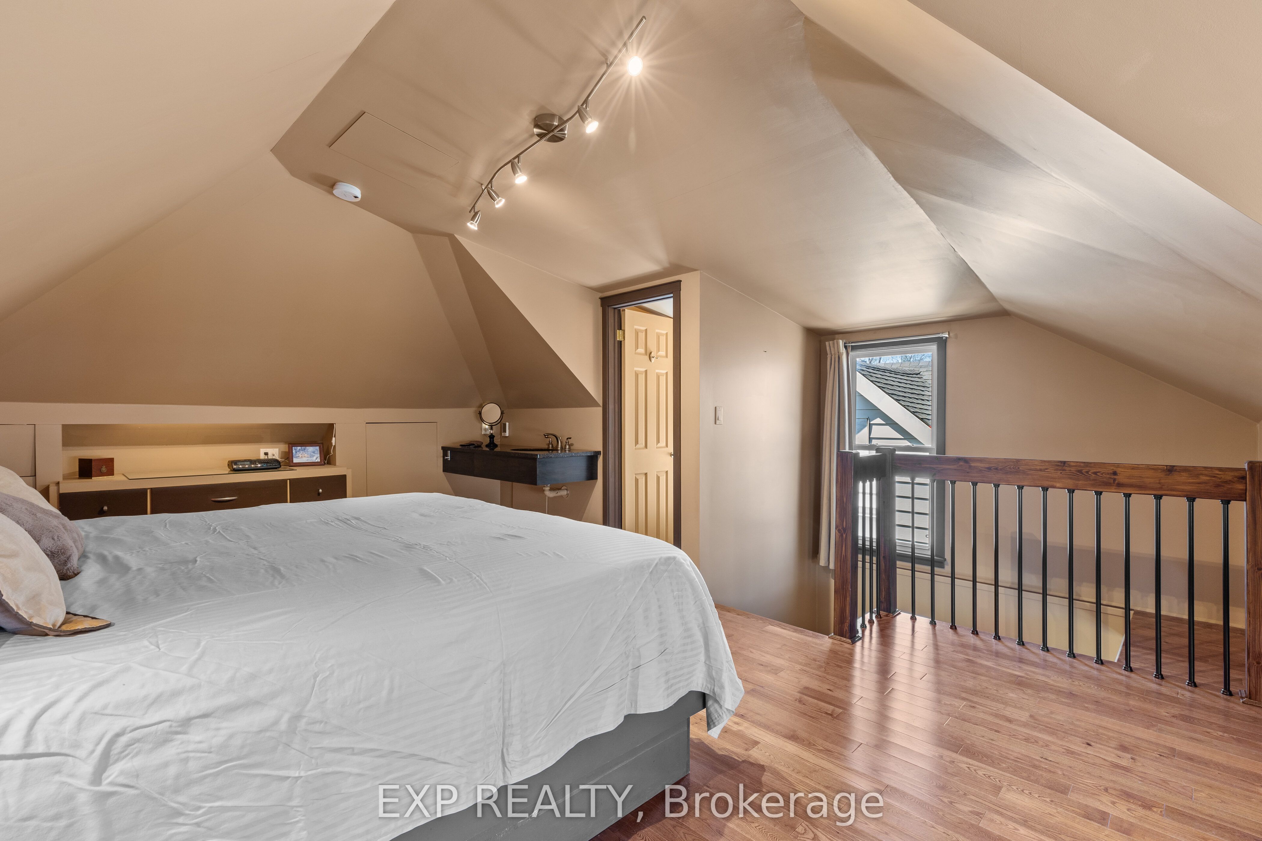 839 Dufferin Avenue Property Photo 28