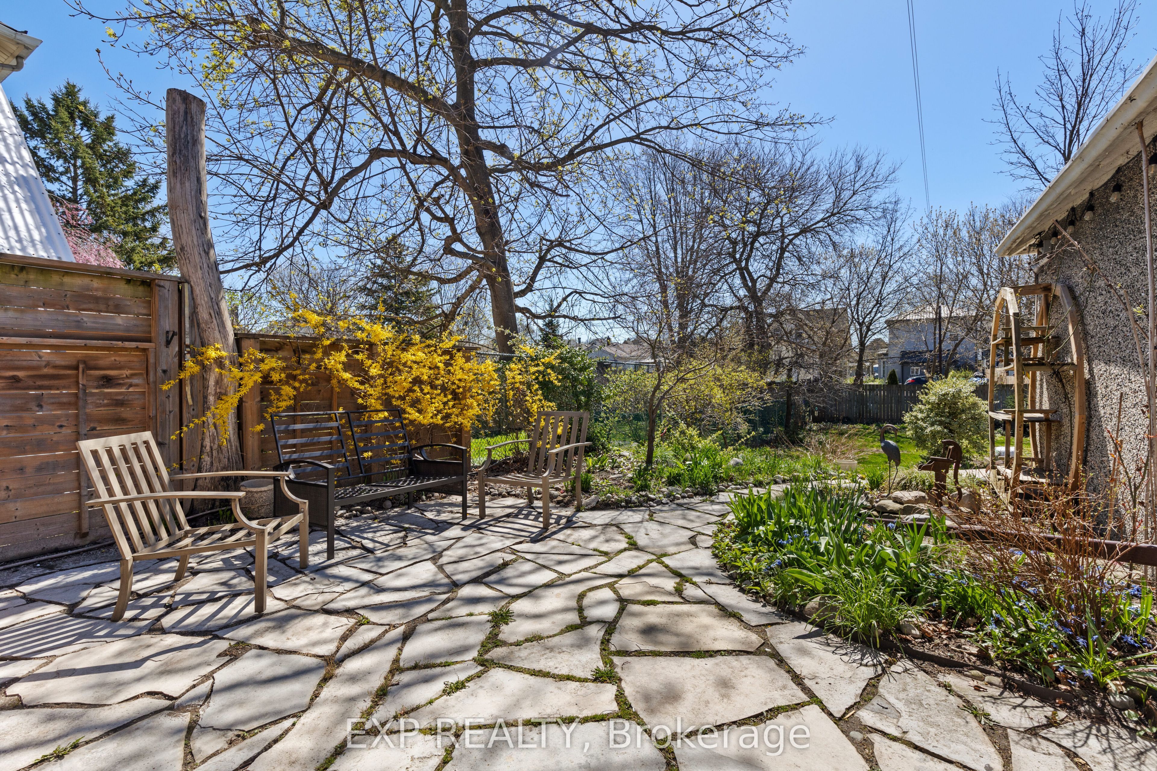 839 Dufferin Avenue Property Photo 34