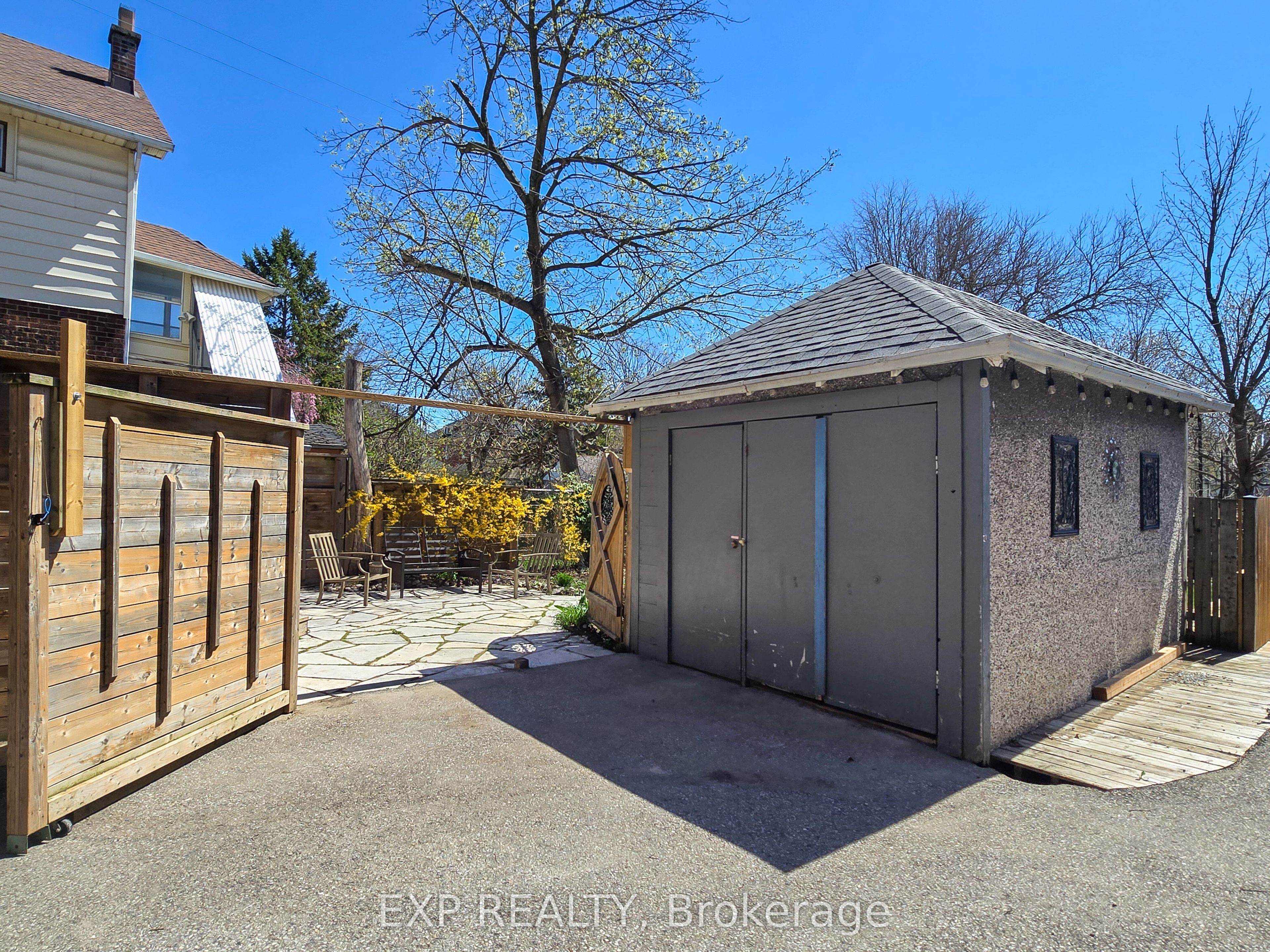 839 Dufferin Avenue Property Photo 36