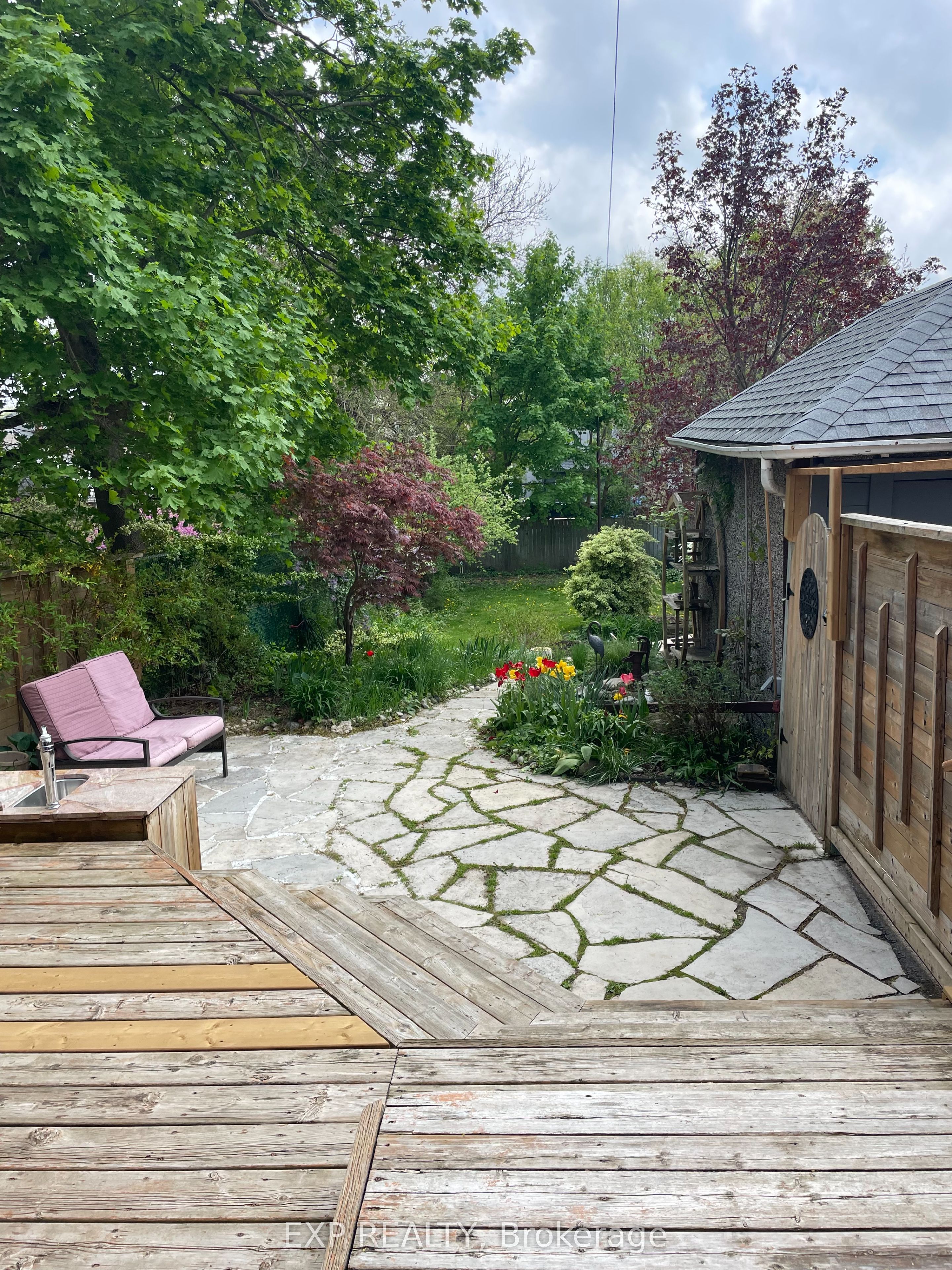 839 Dufferin Avenue Property Photo 37