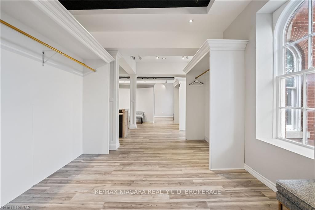 #upper - 15 Welland Avenue Property Photo 8