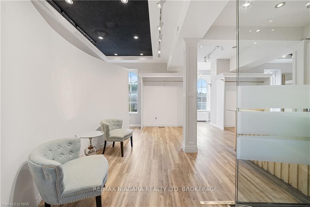 #upper - 15 Welland Avenue Property Photo 11