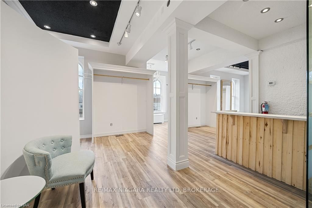 #upper - 15 Welland Avenue Property Photo 12