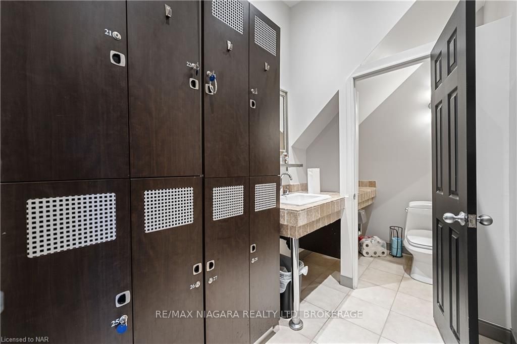 #upper - 15 Welland Avenue Property Photo 15