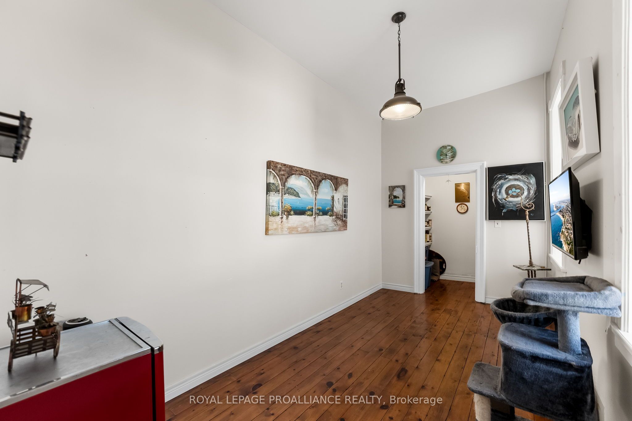 345 Victoria St N Property Photo 25