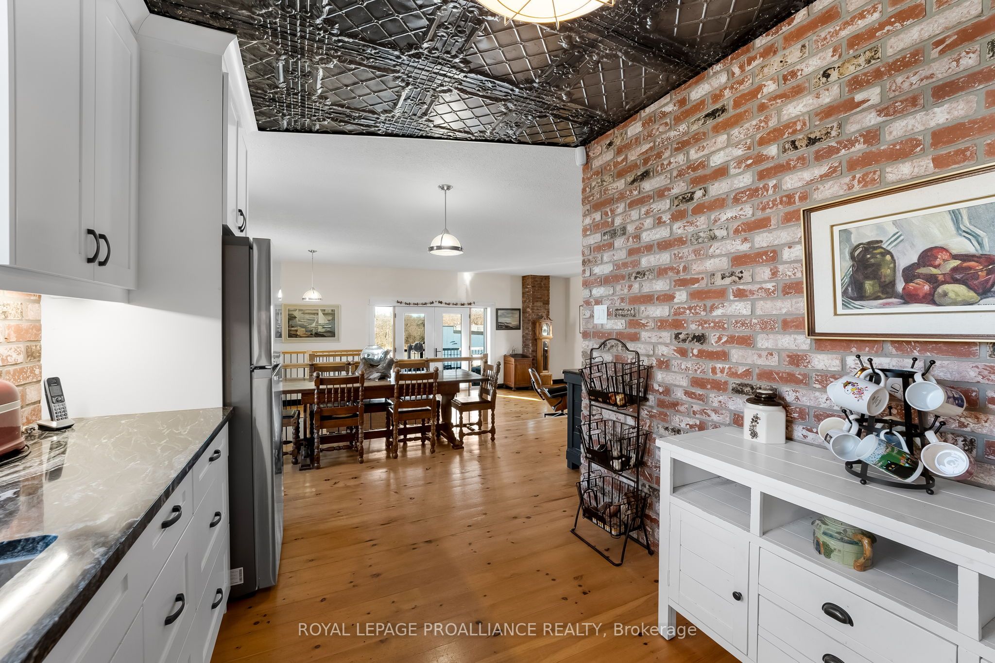345 Victoria St N Property Photo 29