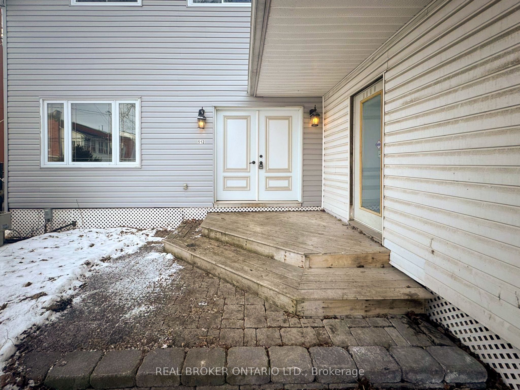512 St Lawrence Street Property Photo 3