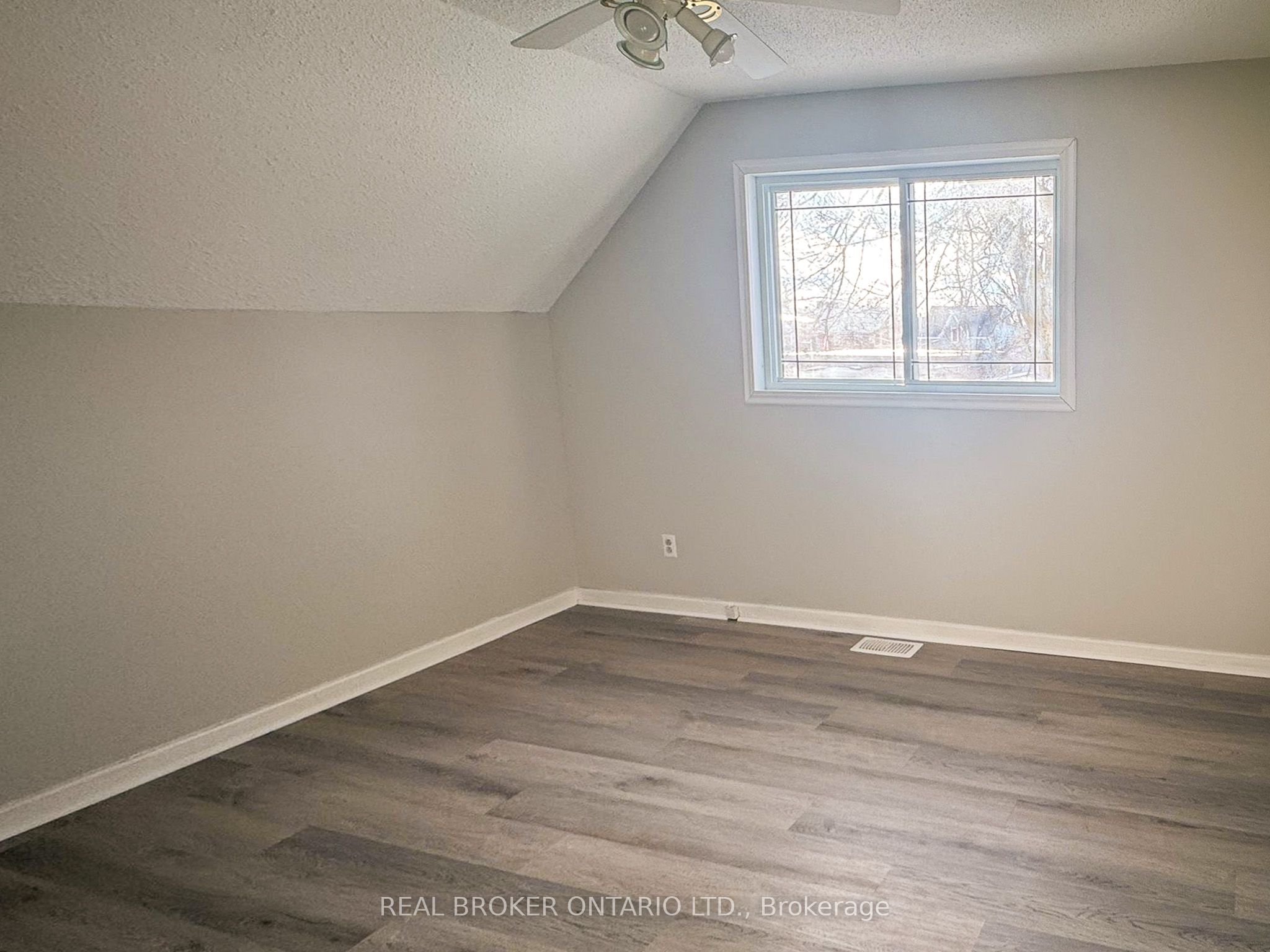 512 St Lawrence Street Property Photo 22