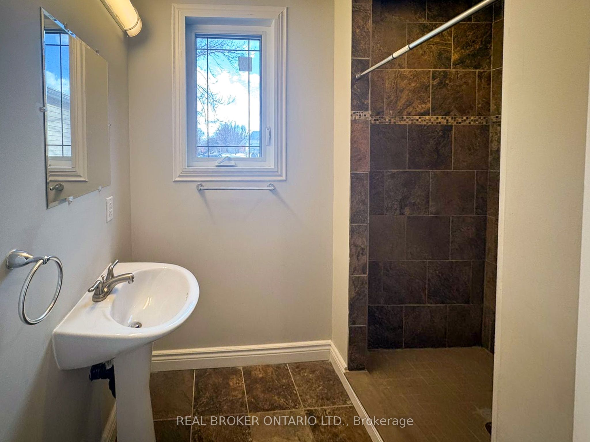 512 St Lawrence Street Property Photo 24