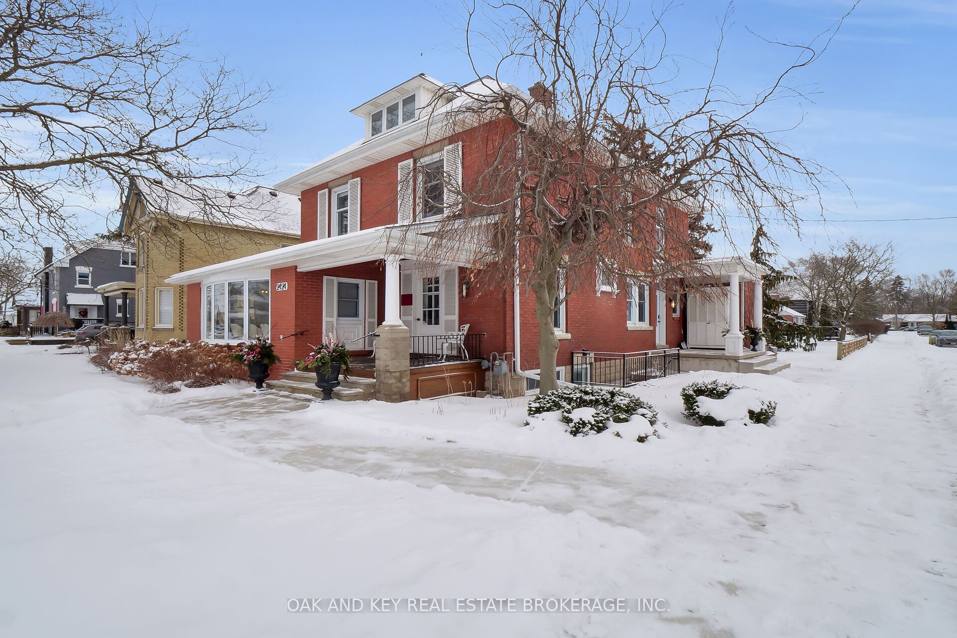 2424 Main Street Property Photo 1