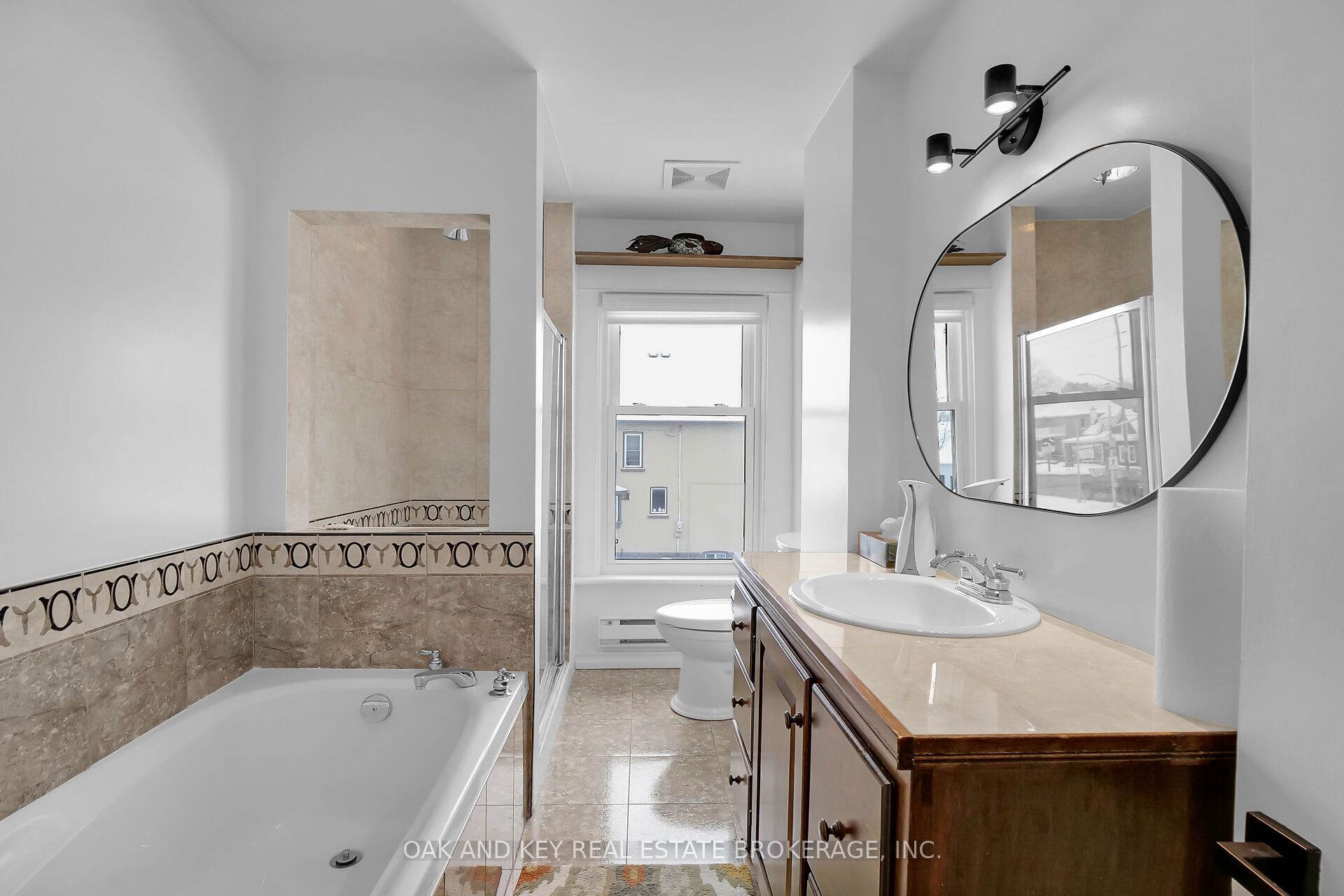 2424 Main Street Property Photo 23