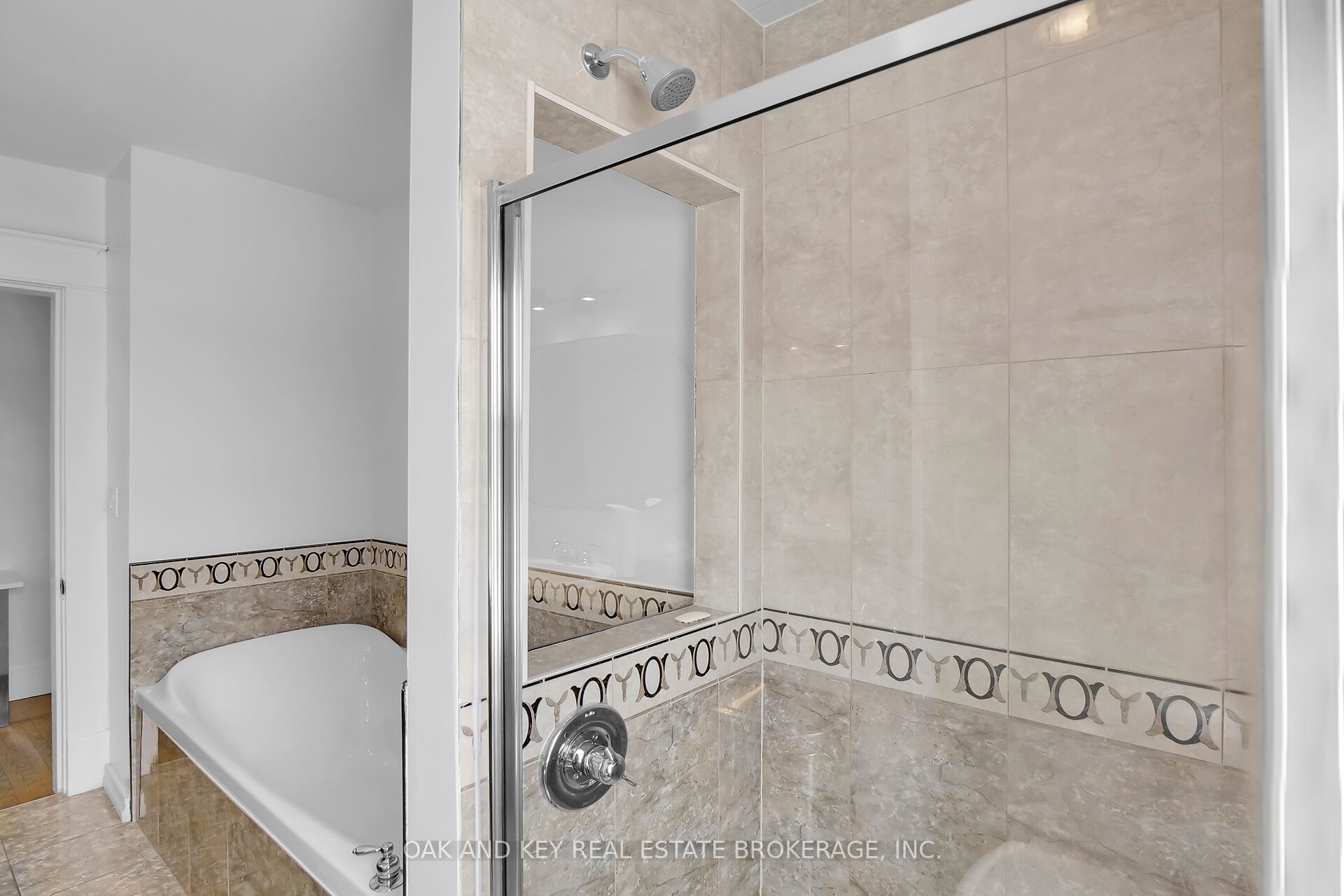 2424 Main Street Property Photo 24