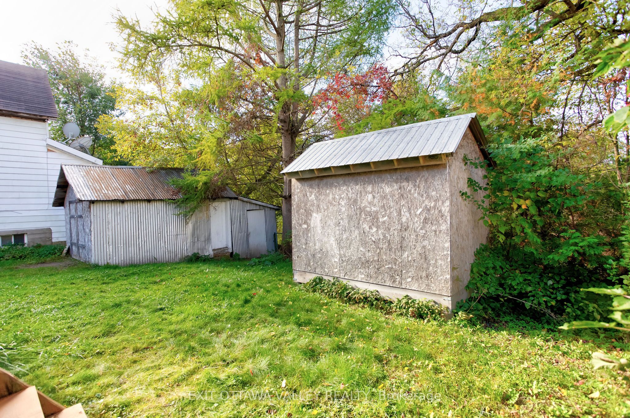 468 Moffat Street Property Photo 3