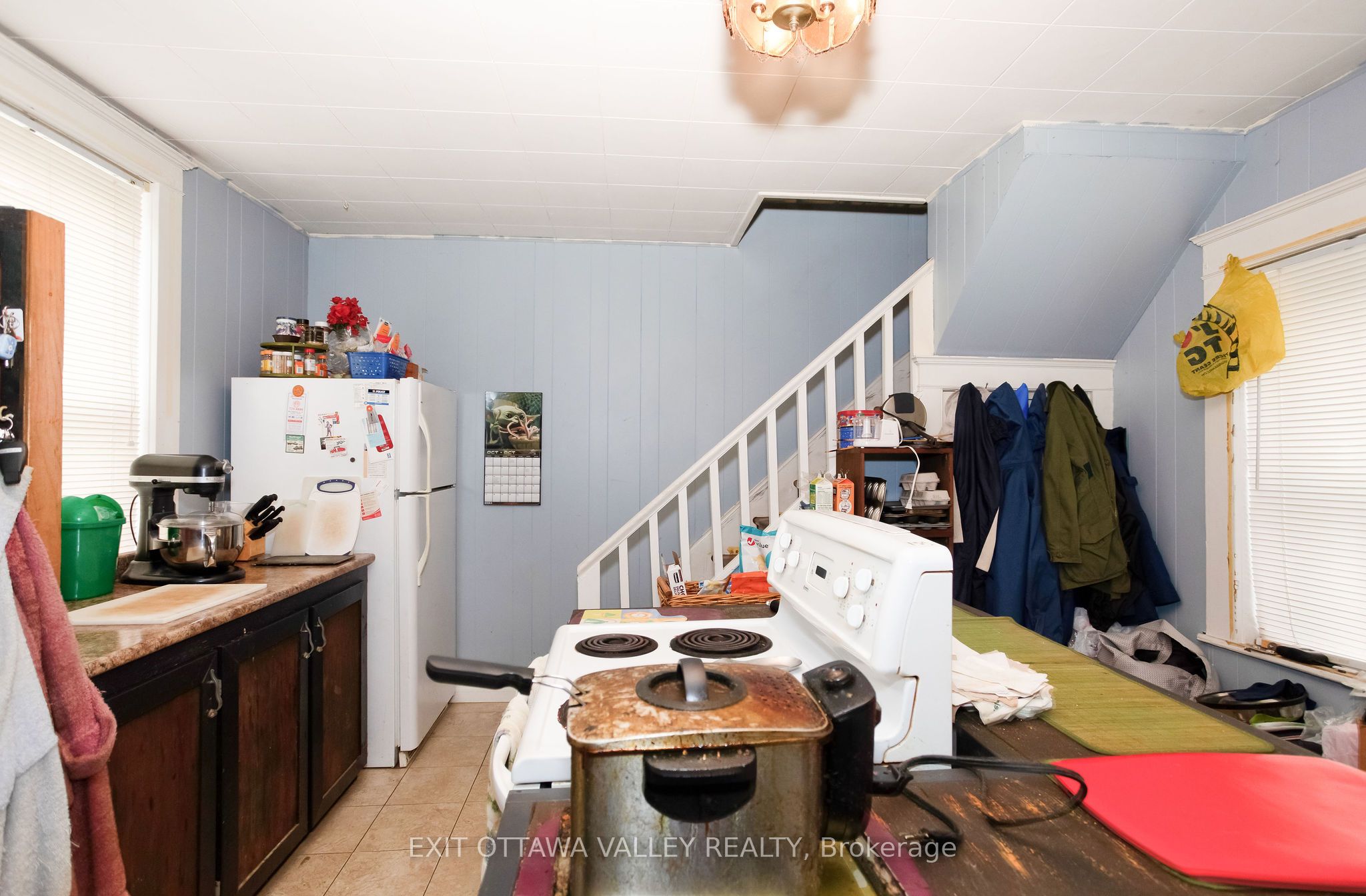 468 Moffat Street Property Photo 6