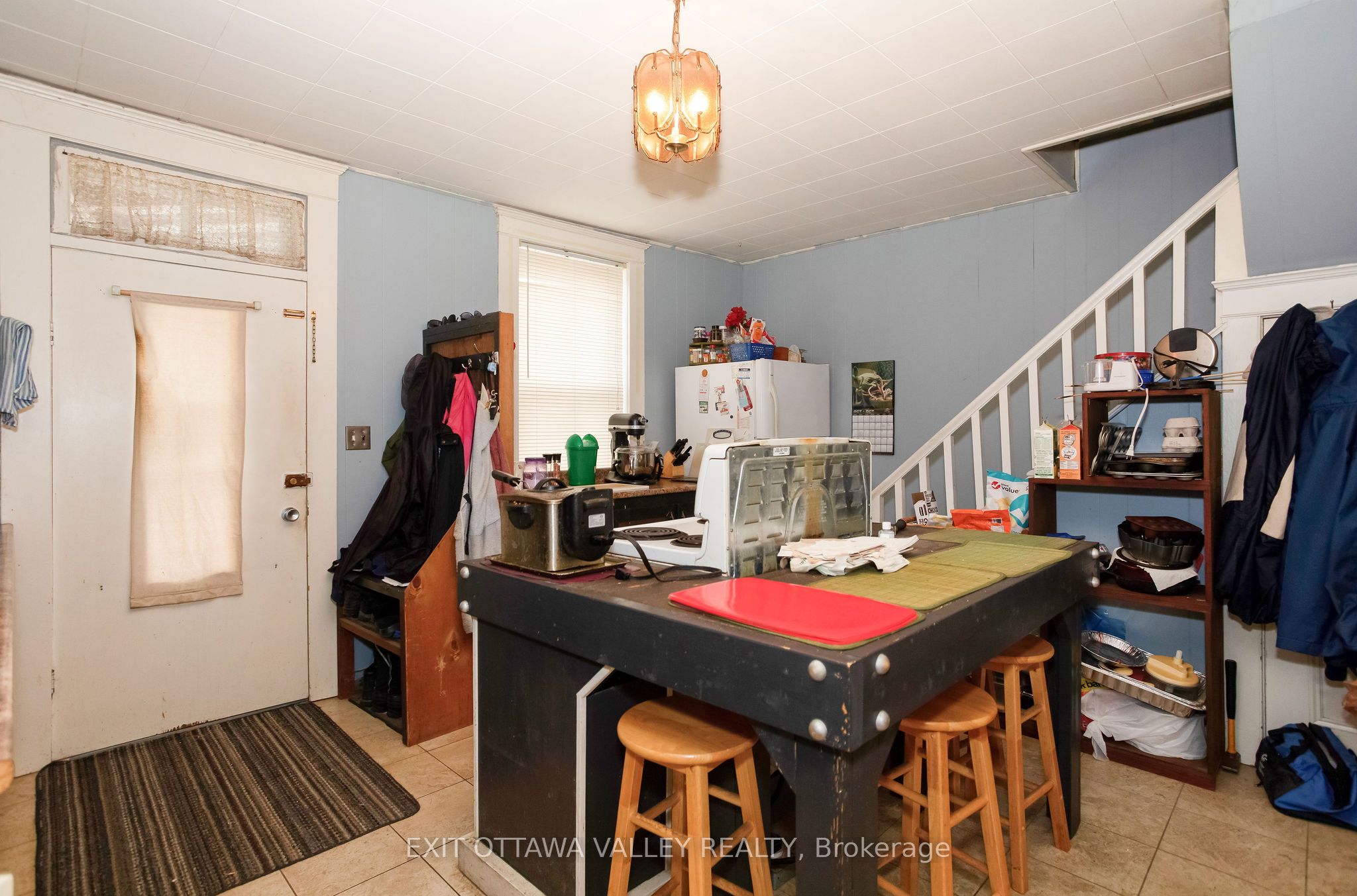 468 Moffat Street Property Photo 7