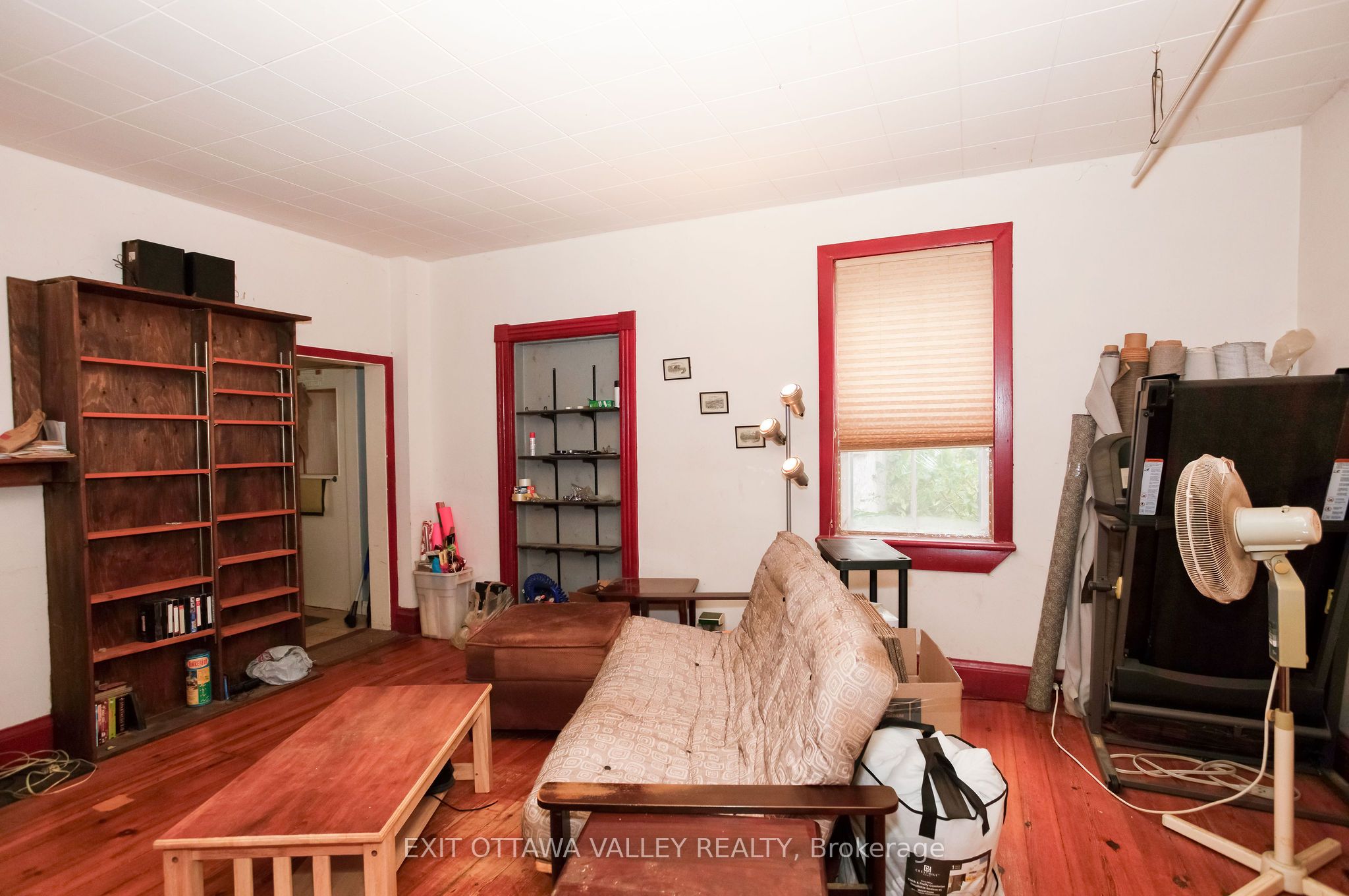 468 Moffat Street Property Photo 9