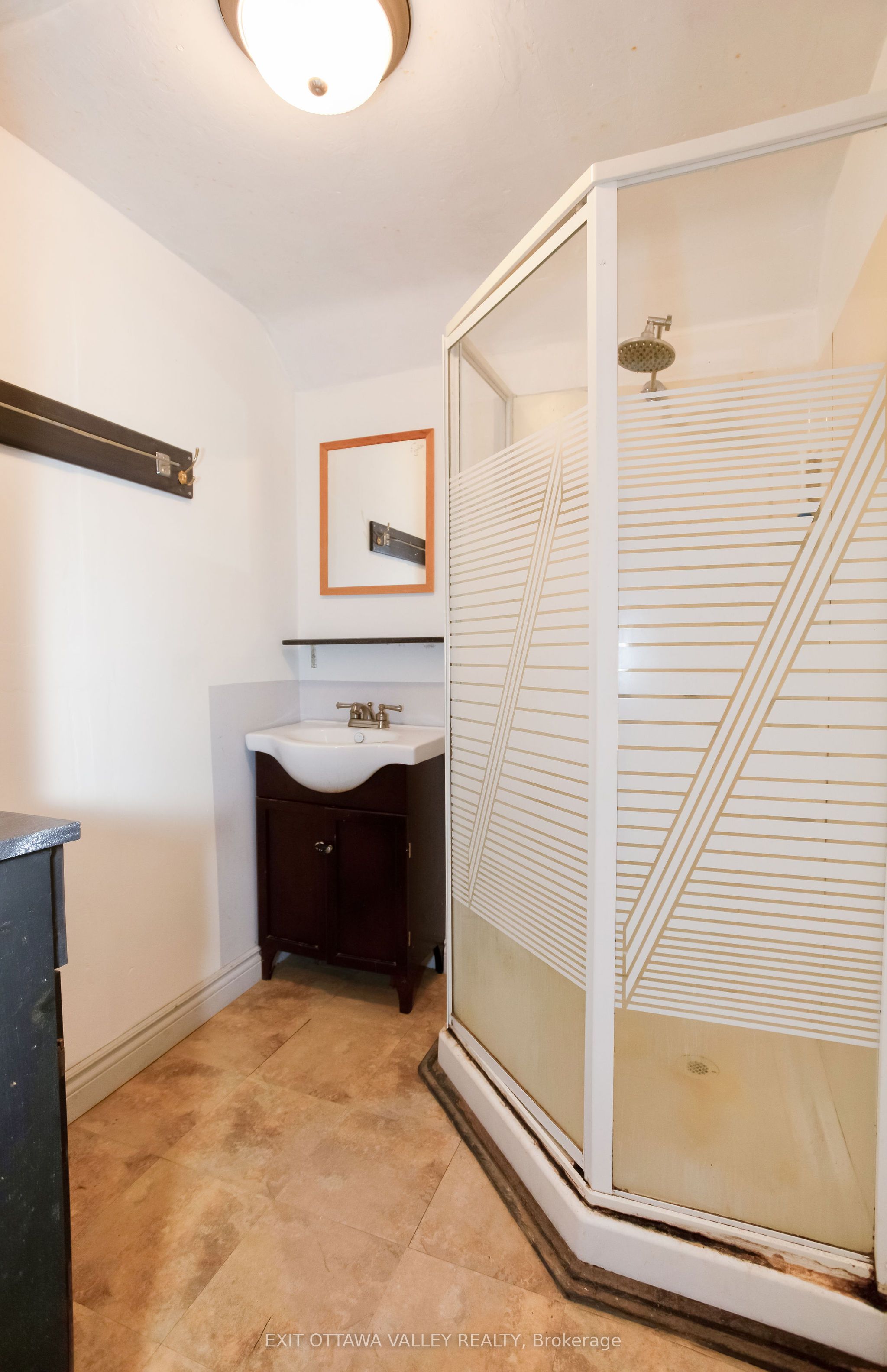 468 Moffat Street Property Photo 13
