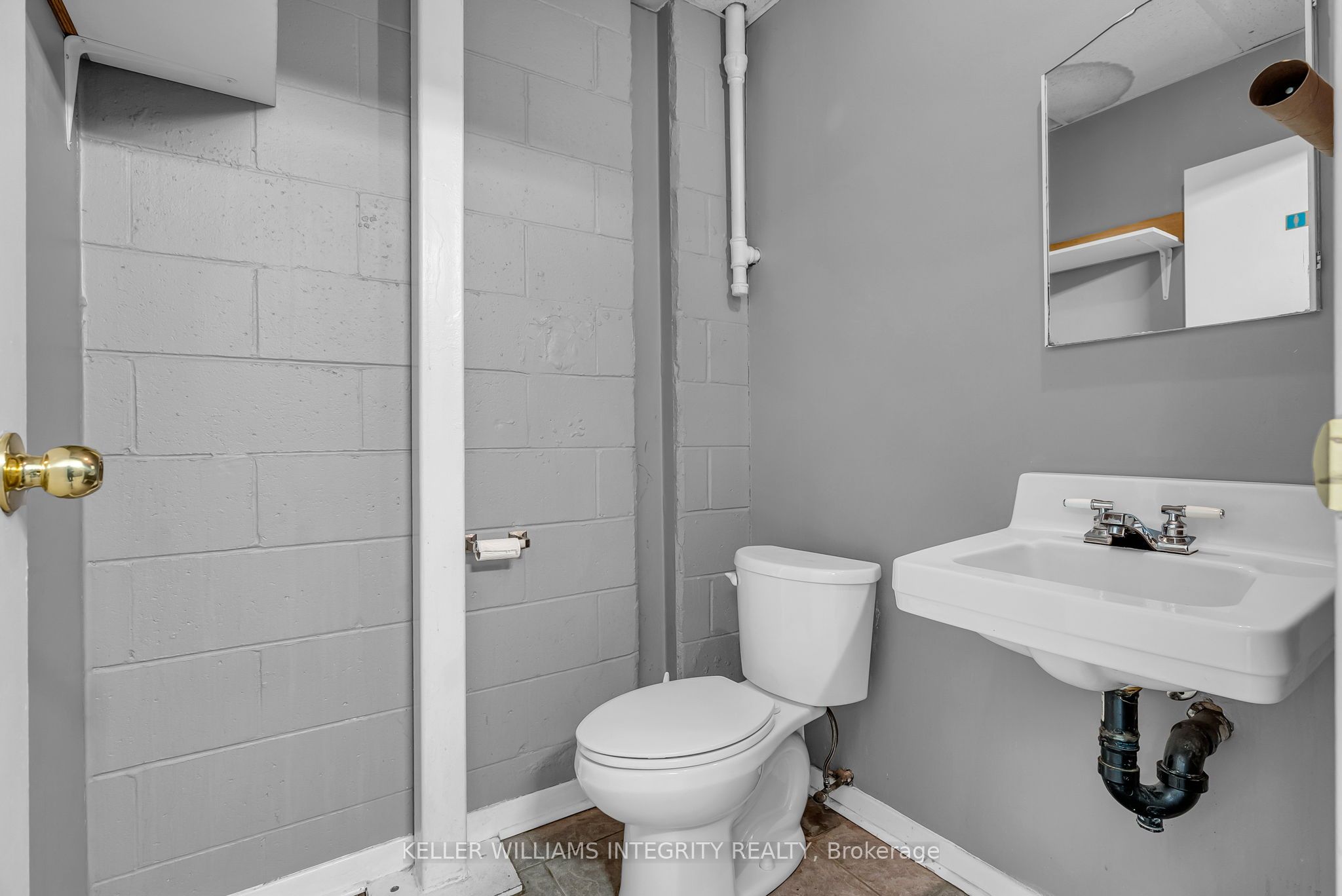 3205 Swansea Cres Property Photo 16