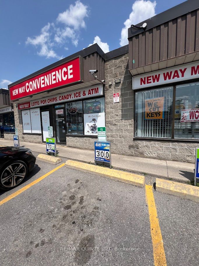 436 Dundas St W Property Photo 3