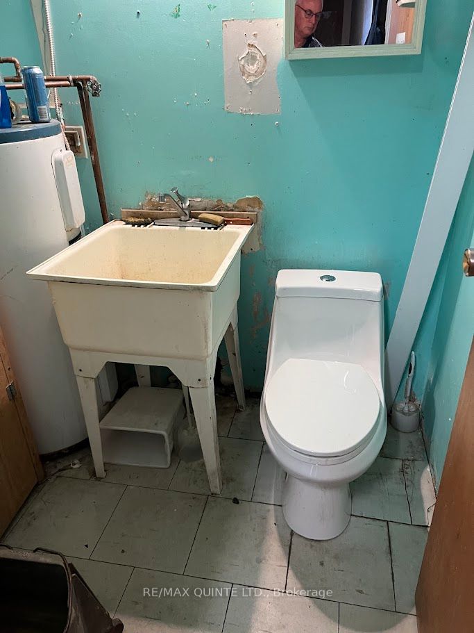 436 Dundas St W Property Photo 23