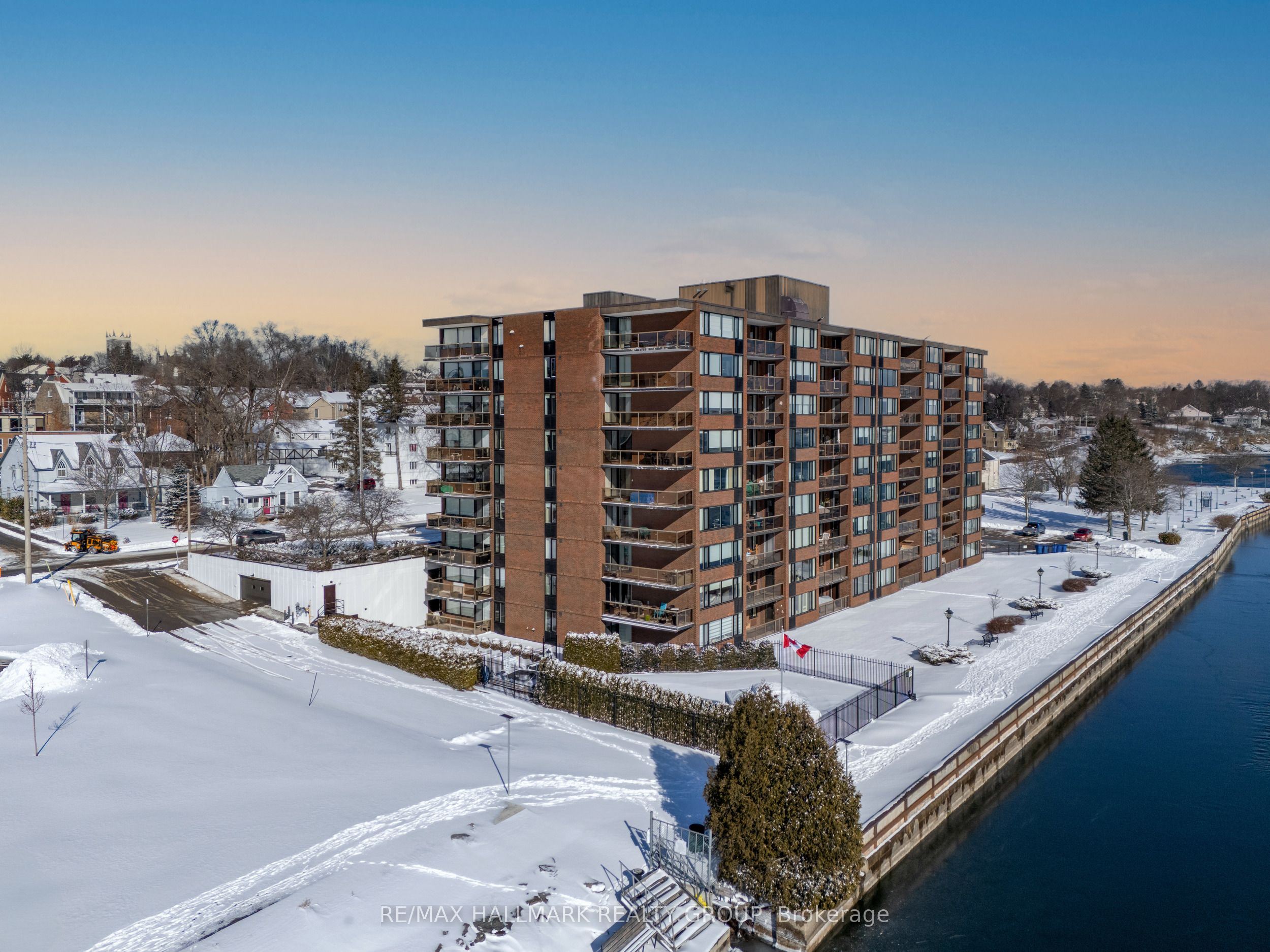 #405 - 55 Water Street Property Photo 6