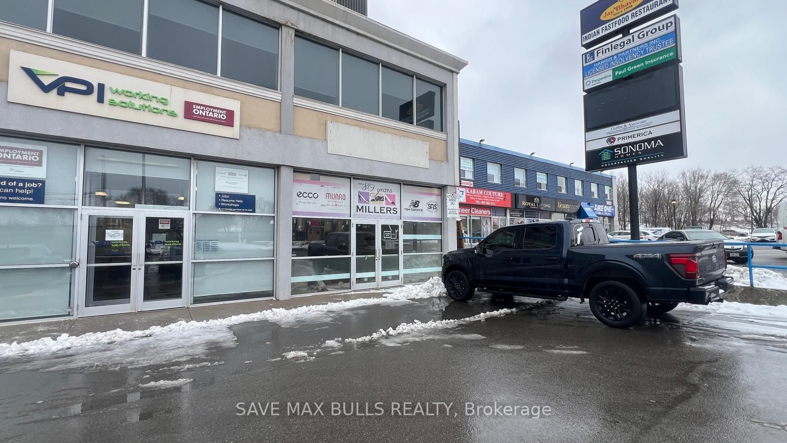 #201 - 1051 Upper James Street Property Photo 4