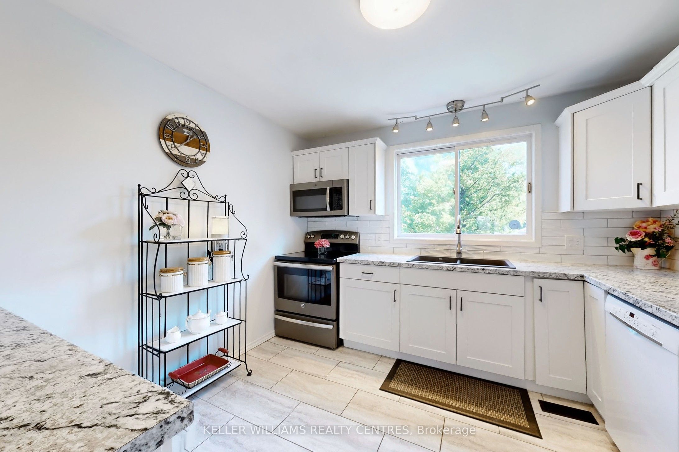 121 Queen Street Property Photo 8