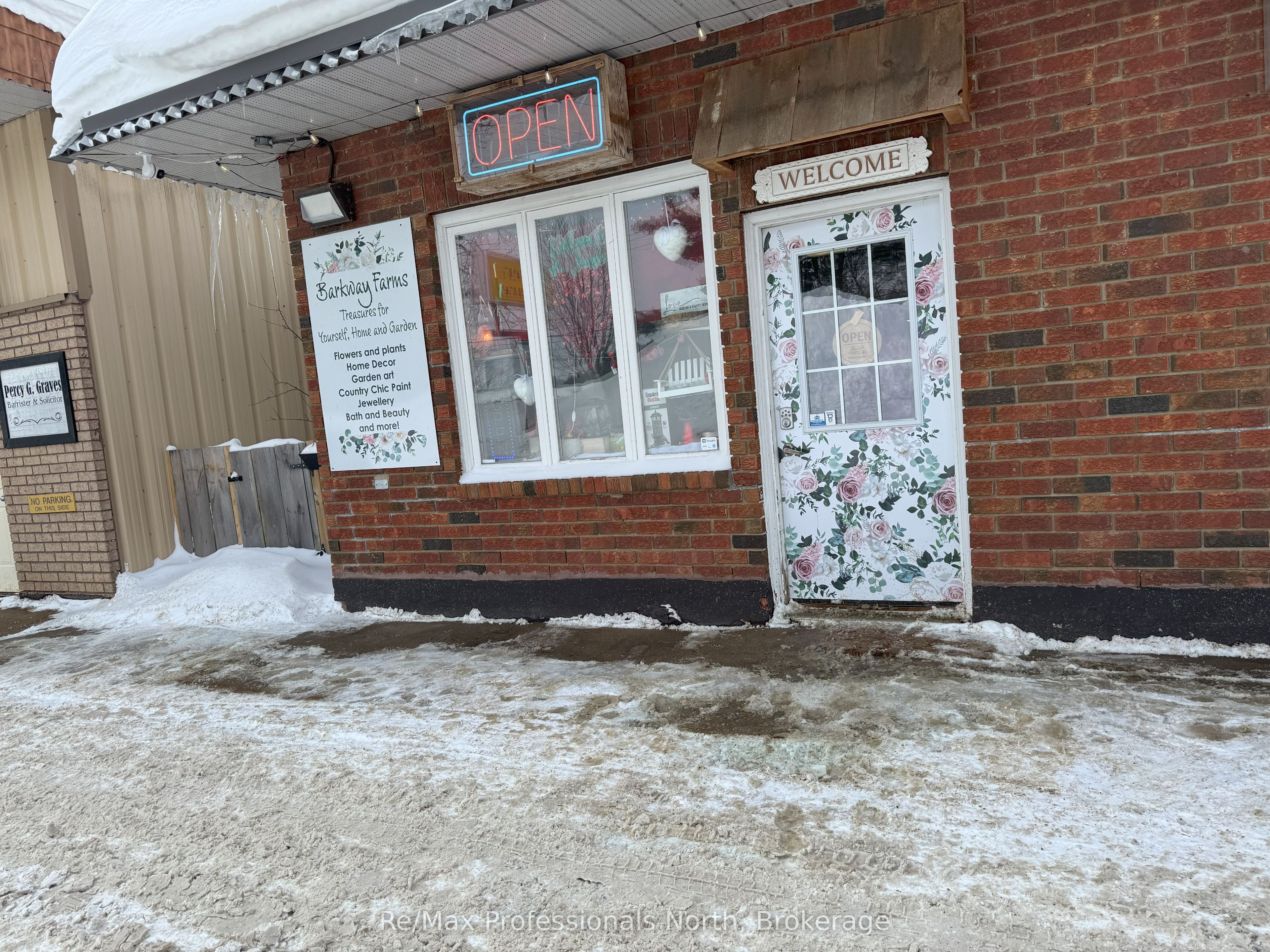 #a - 365 Bethune Drive Property Photo 3