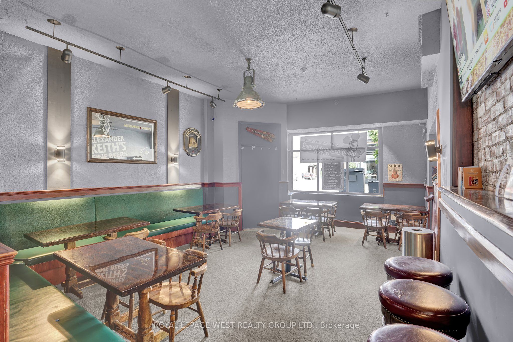 174 John Street Property Photo 6