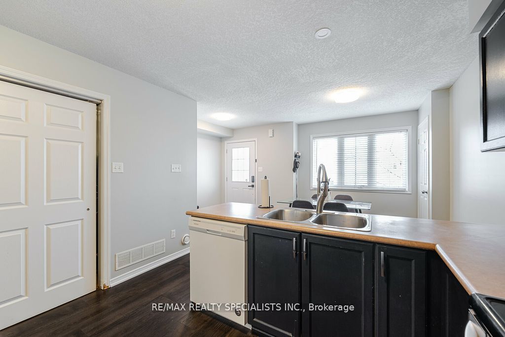 #8a - 50 Howe Drive Property Photo 4