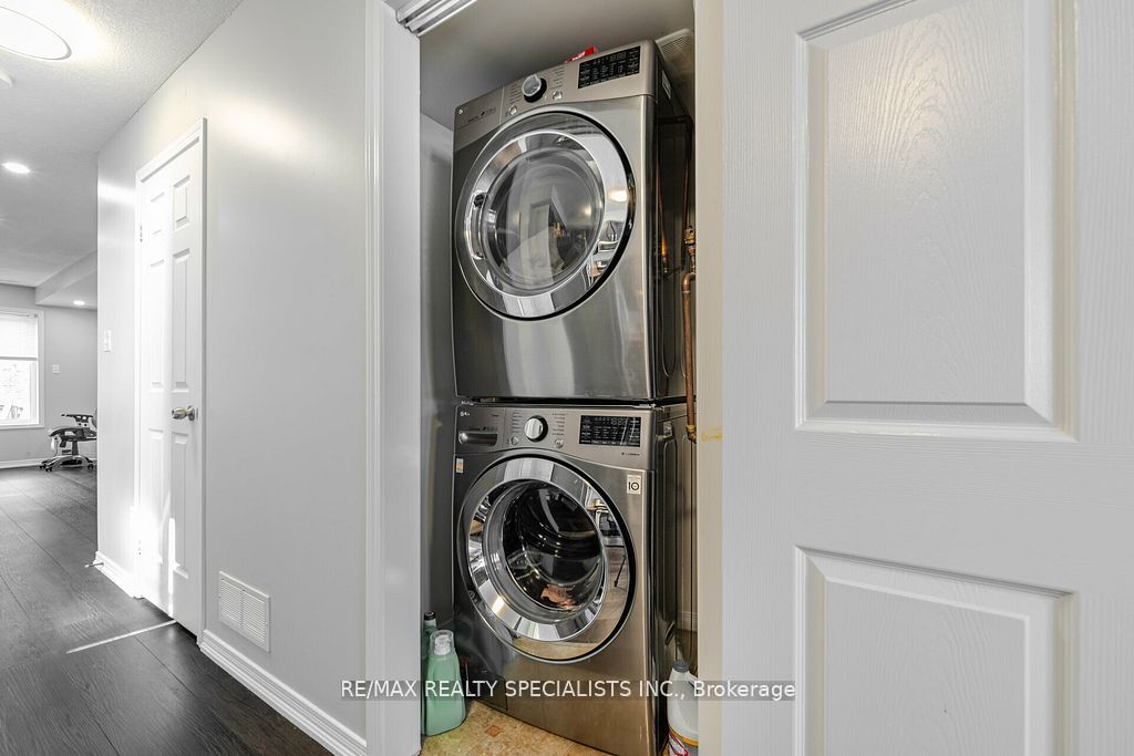#8a - 50 Howe Drive Property Photo 10