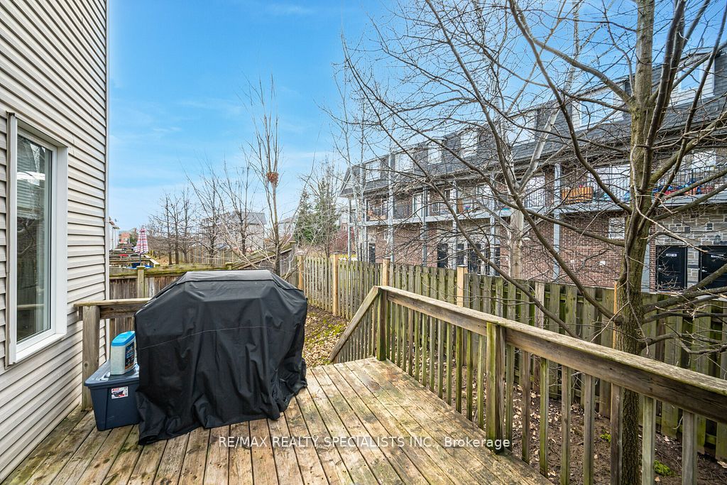 #8a - 50 Howe Drive Property Photo 26