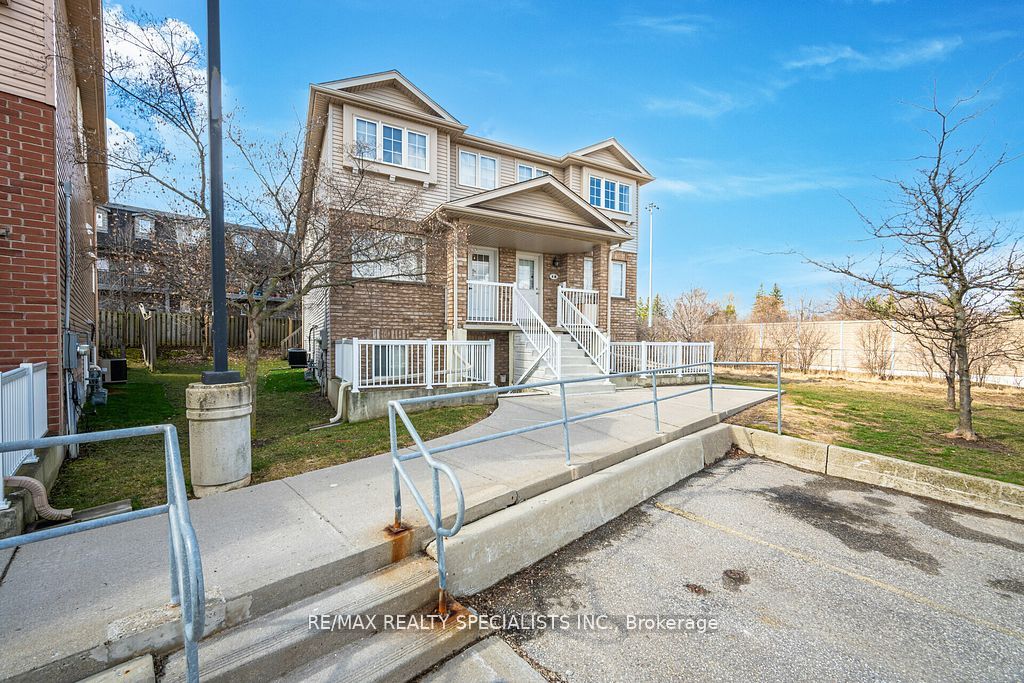 #8a - 50 Howe Drive Property Photo 31