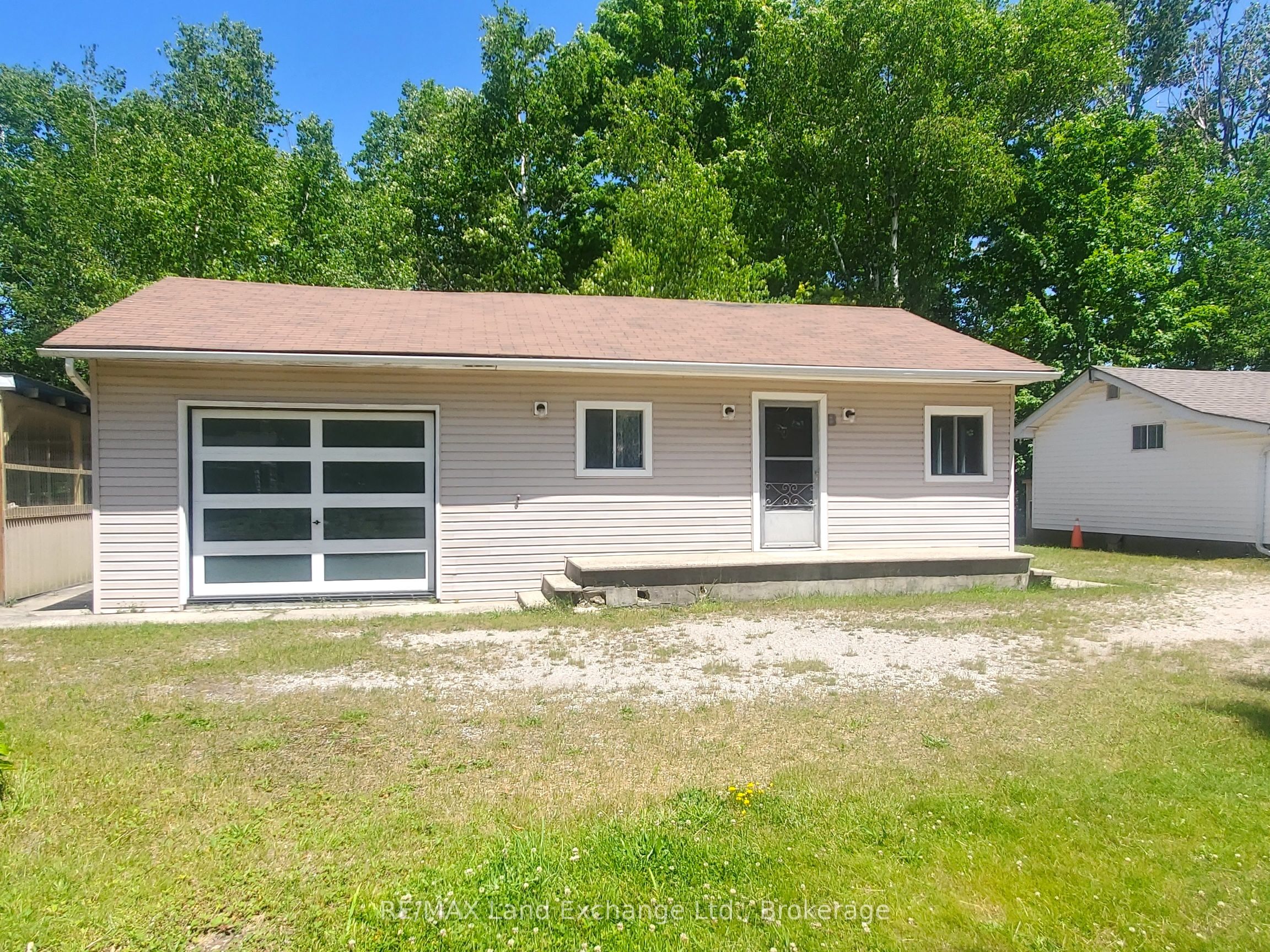 22 Southampton Parkway Property Photo 13