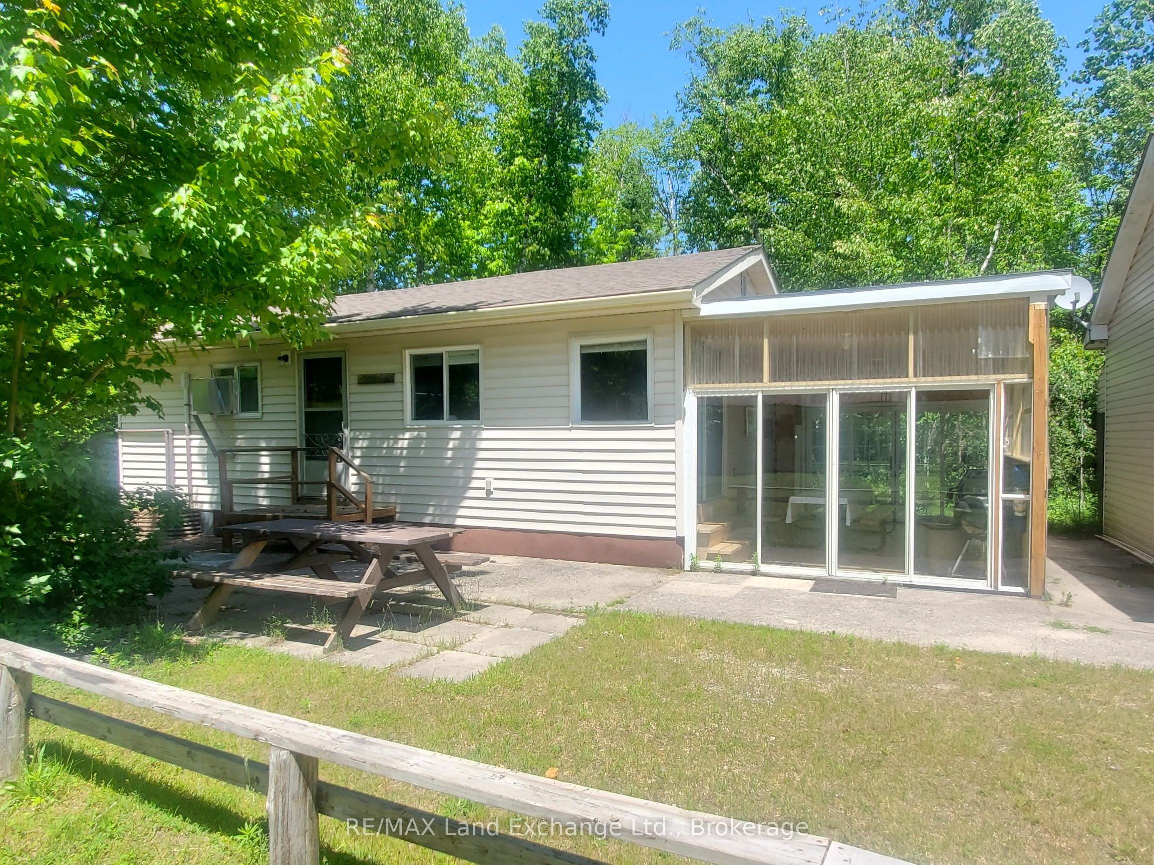 22 Southampton Parkway Property Photo 26