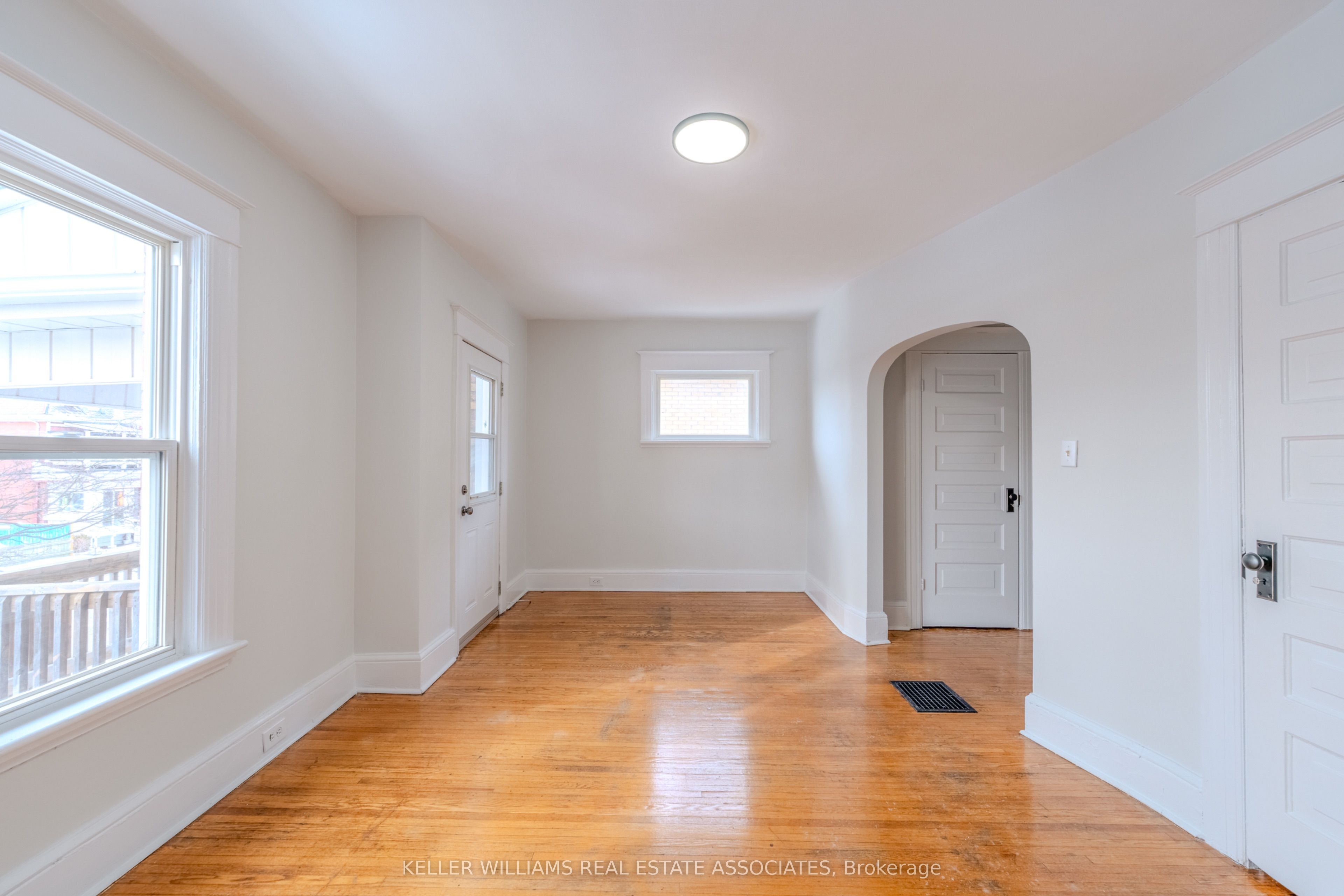 #2 - 157 William Street Property Photo 7