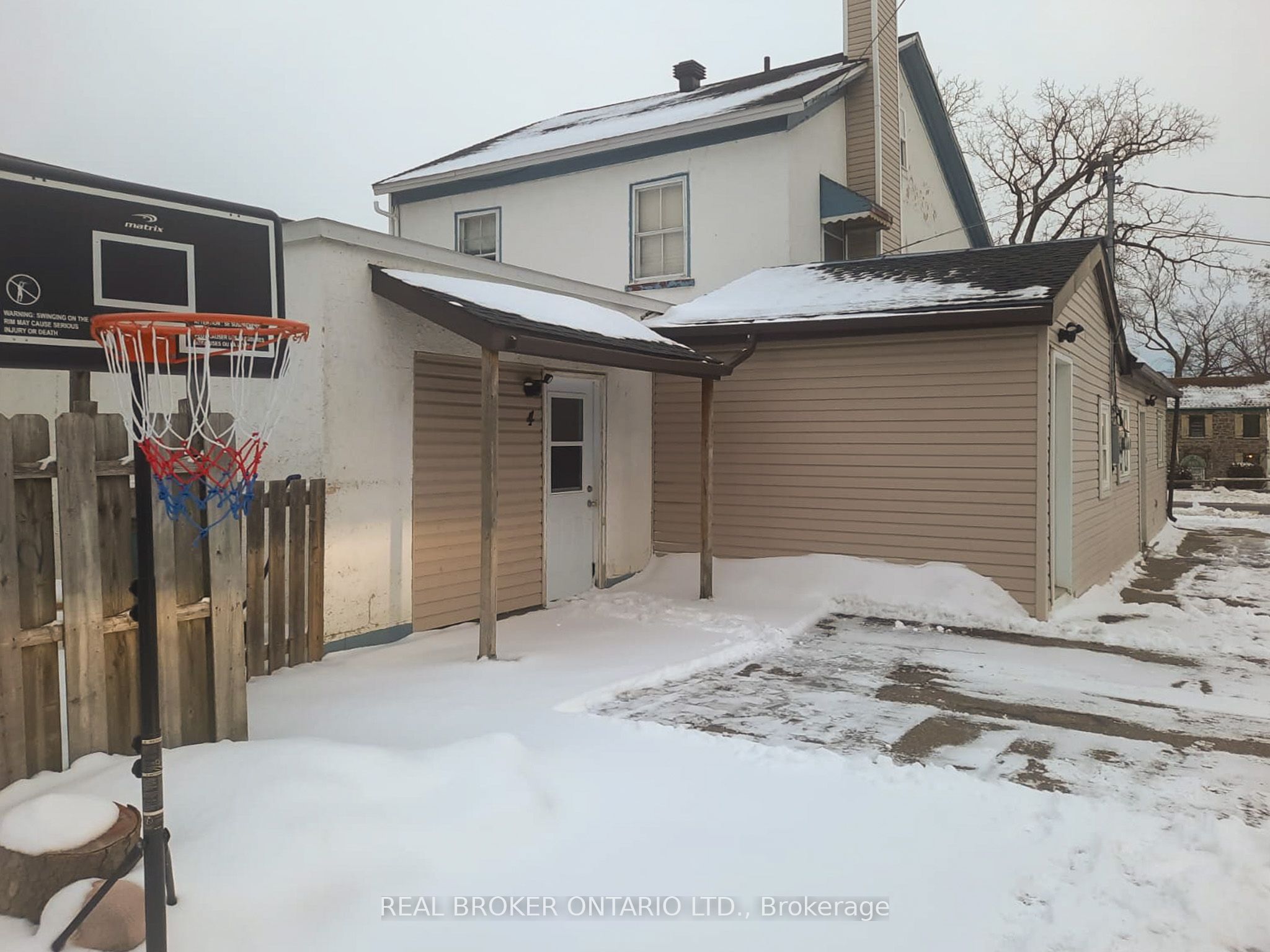 494 King Street Property Photo 3