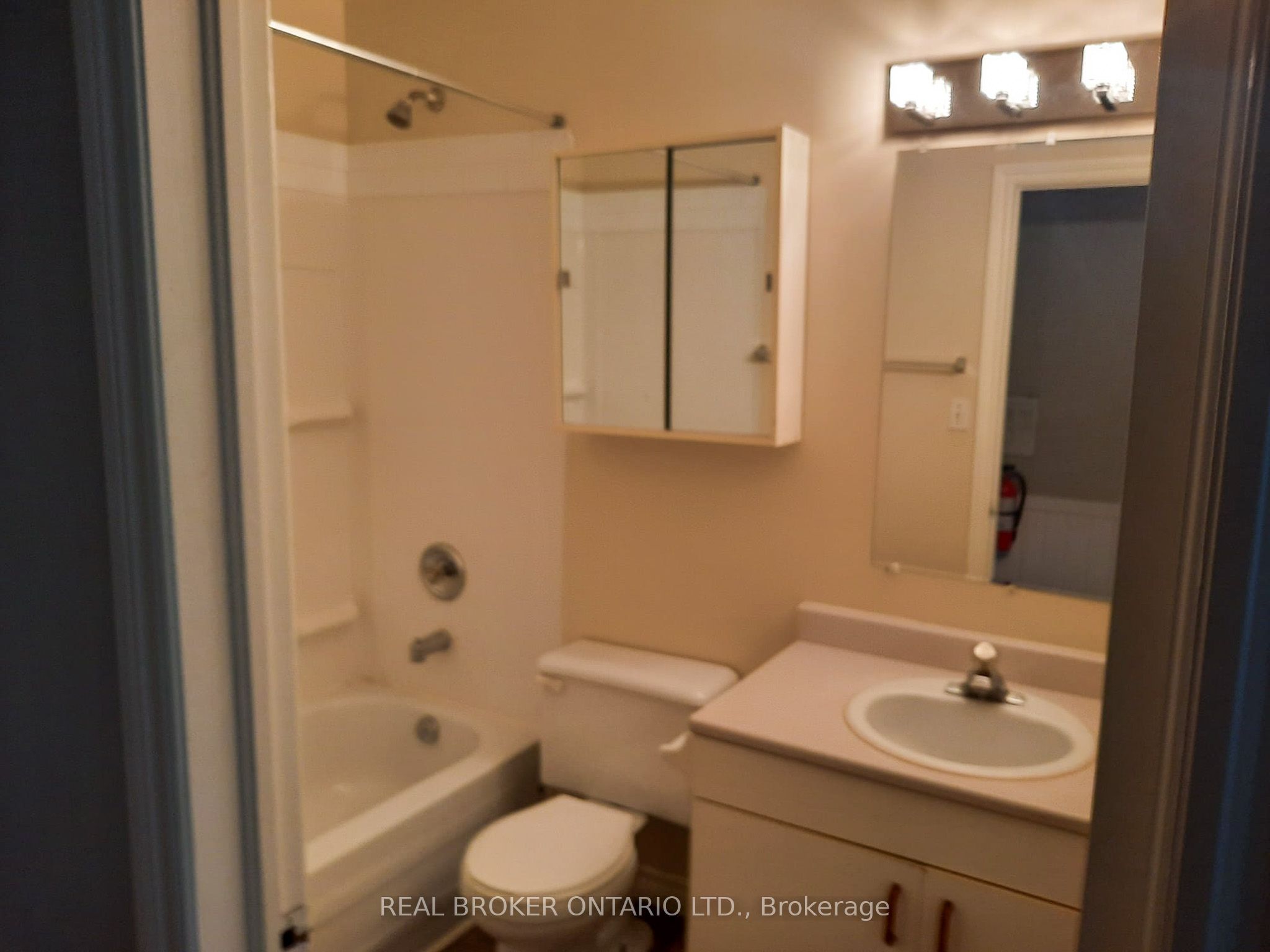 494 King Street Property Photo 5