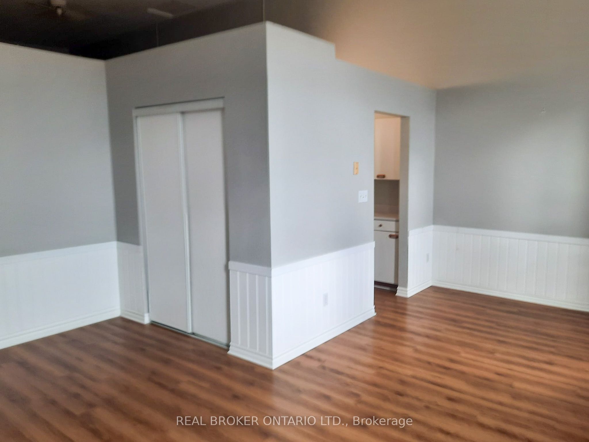 494 King Street Property Photo 6
