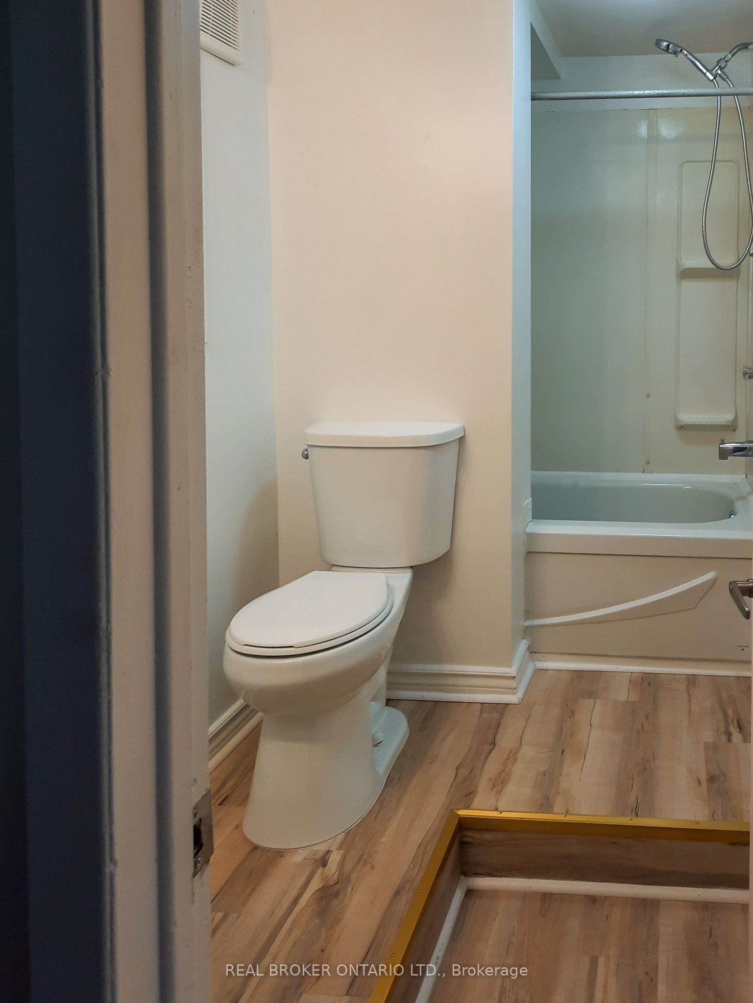 38 King Street Property Photo 16