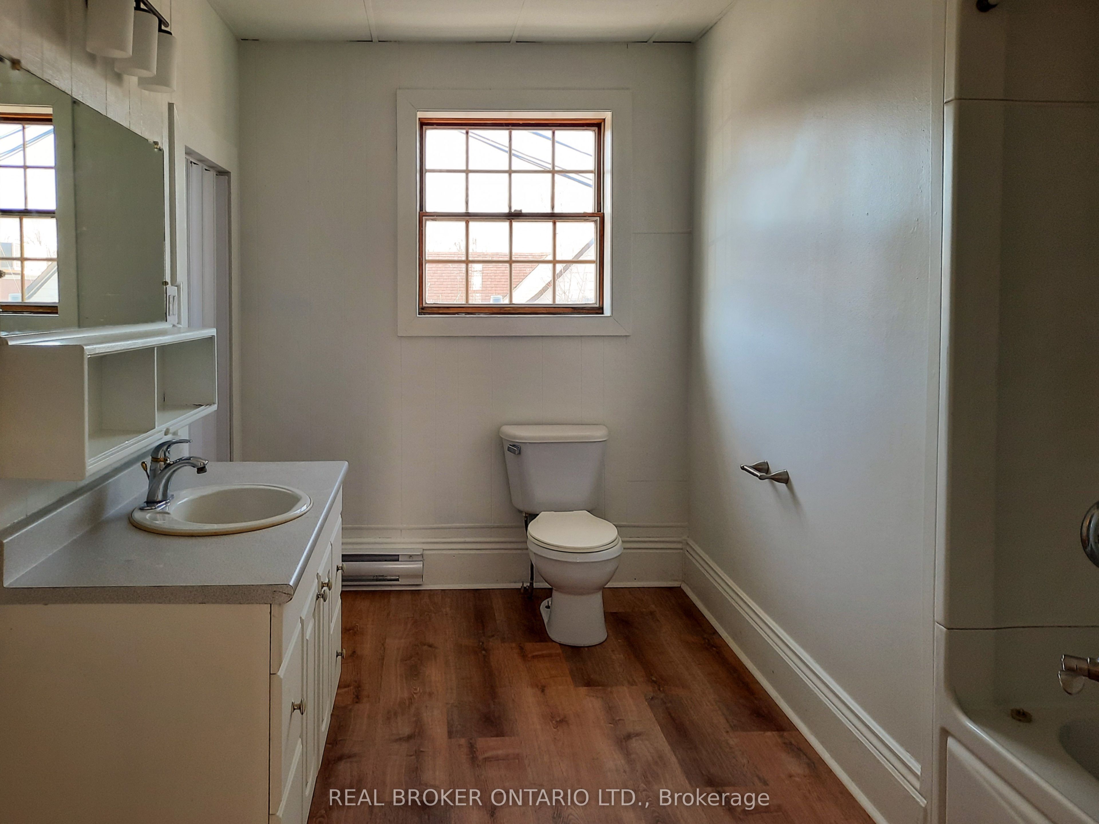 20 King Street Property Photo 12