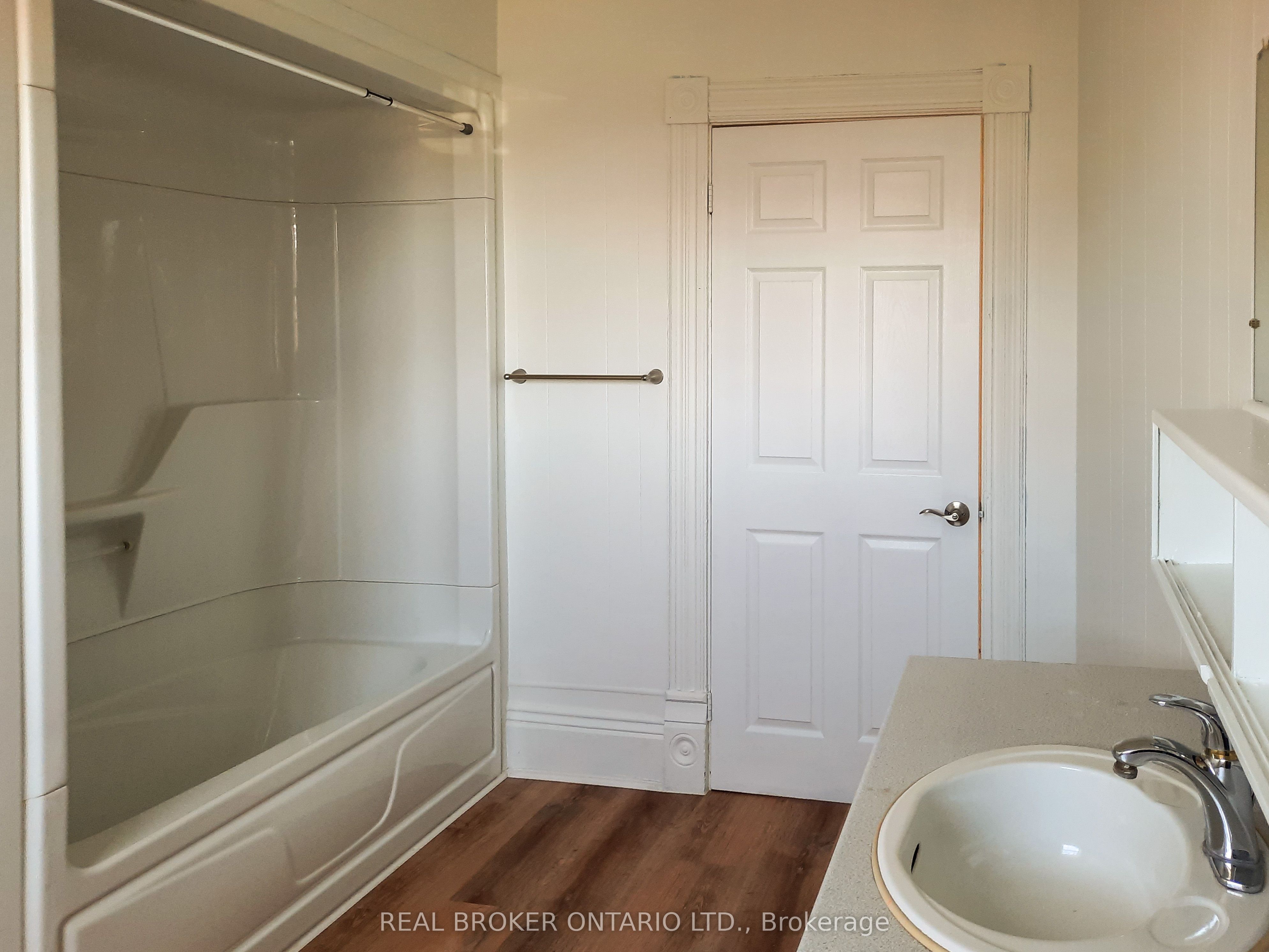 20 King Street Property Photo 13