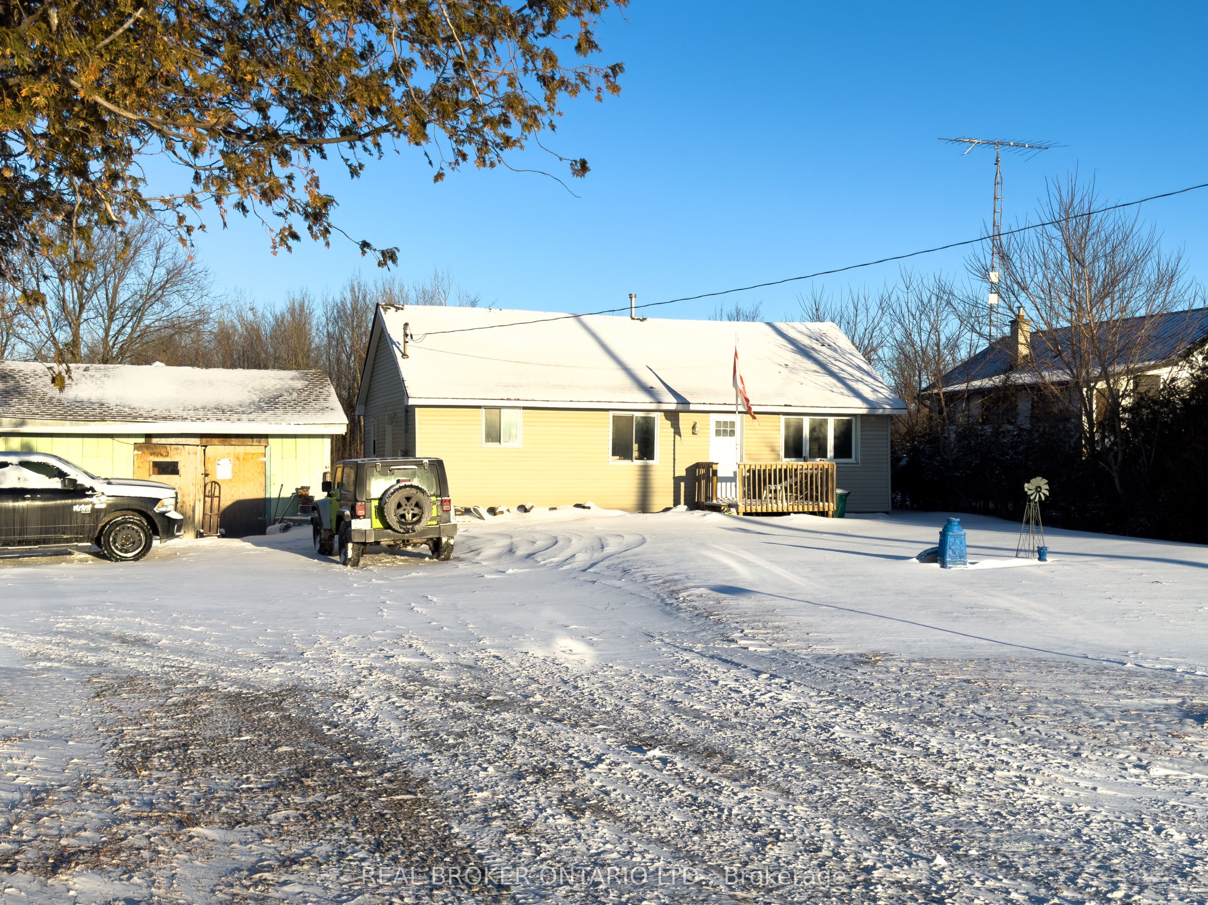 7623 Flewellyn Road Property Photo 1
