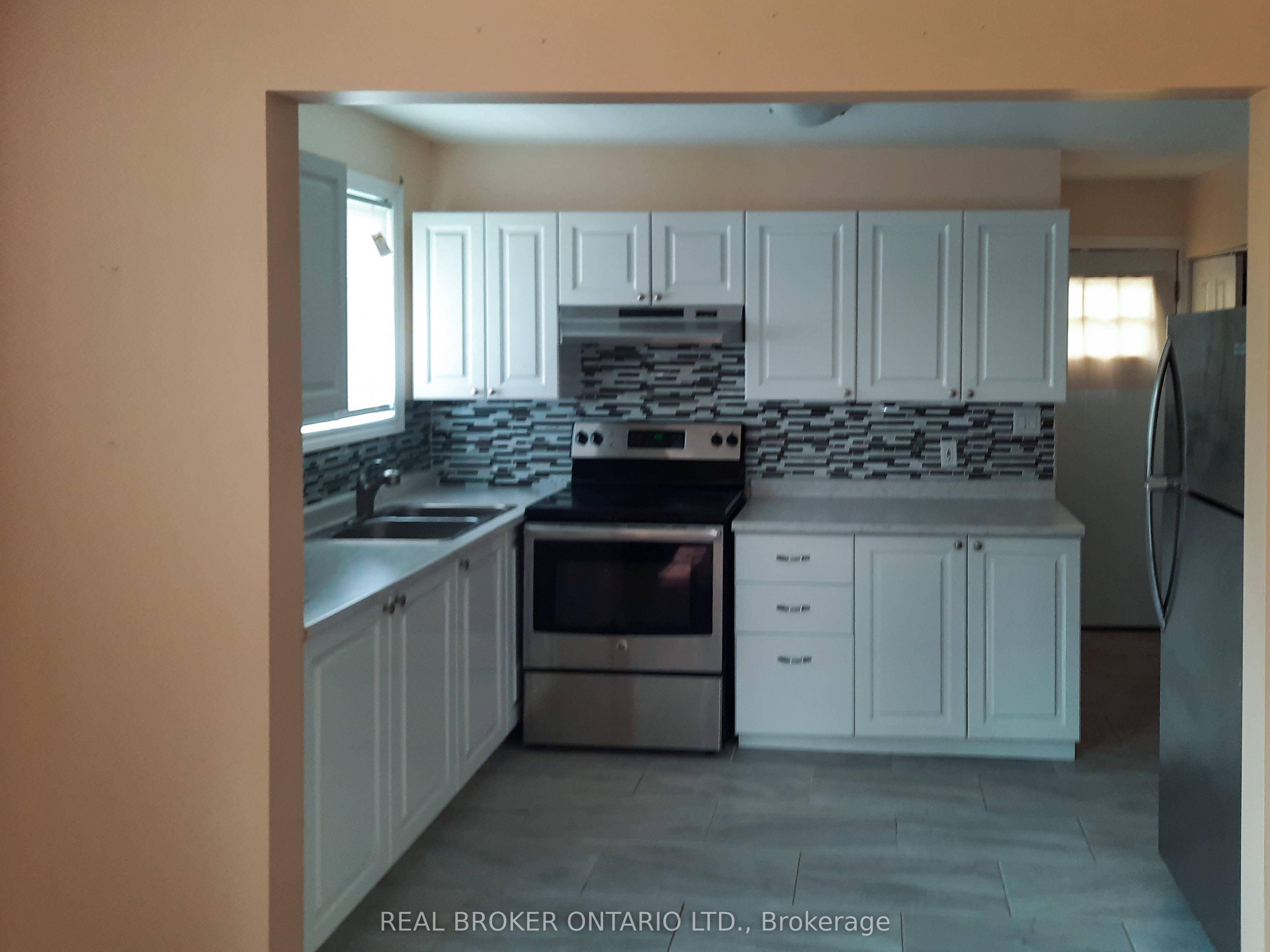 7623 Flewellyn Road Property Photo 6