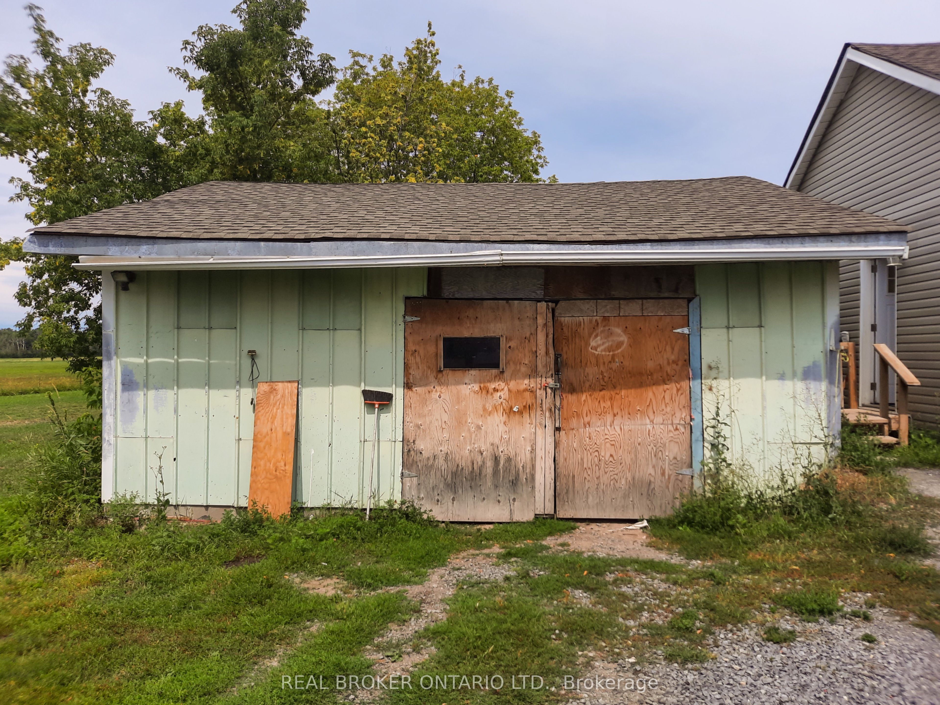 7623 Flewellyn Road Property Photo 11