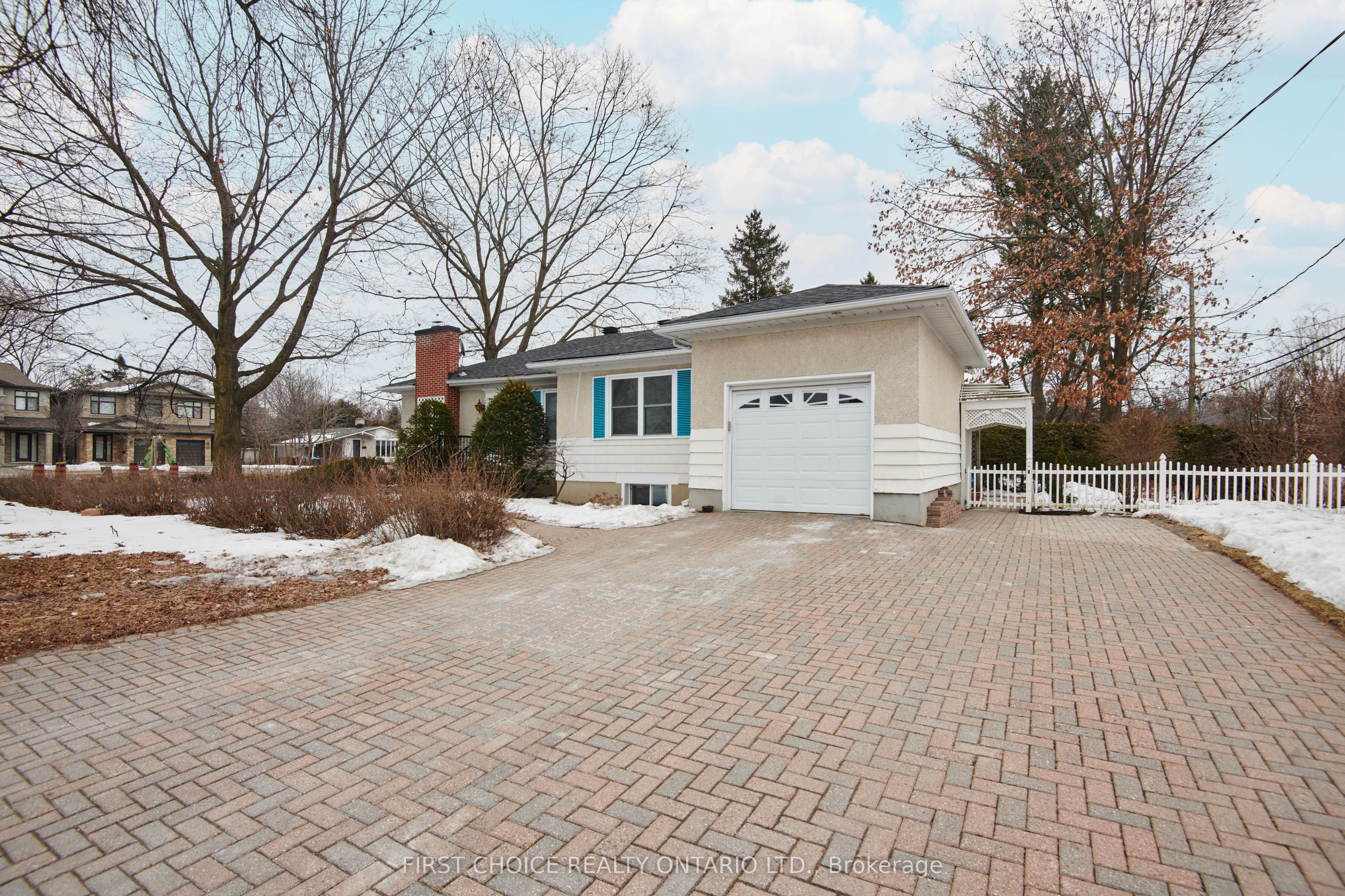 2238 Miramichi Street Property Photo 2